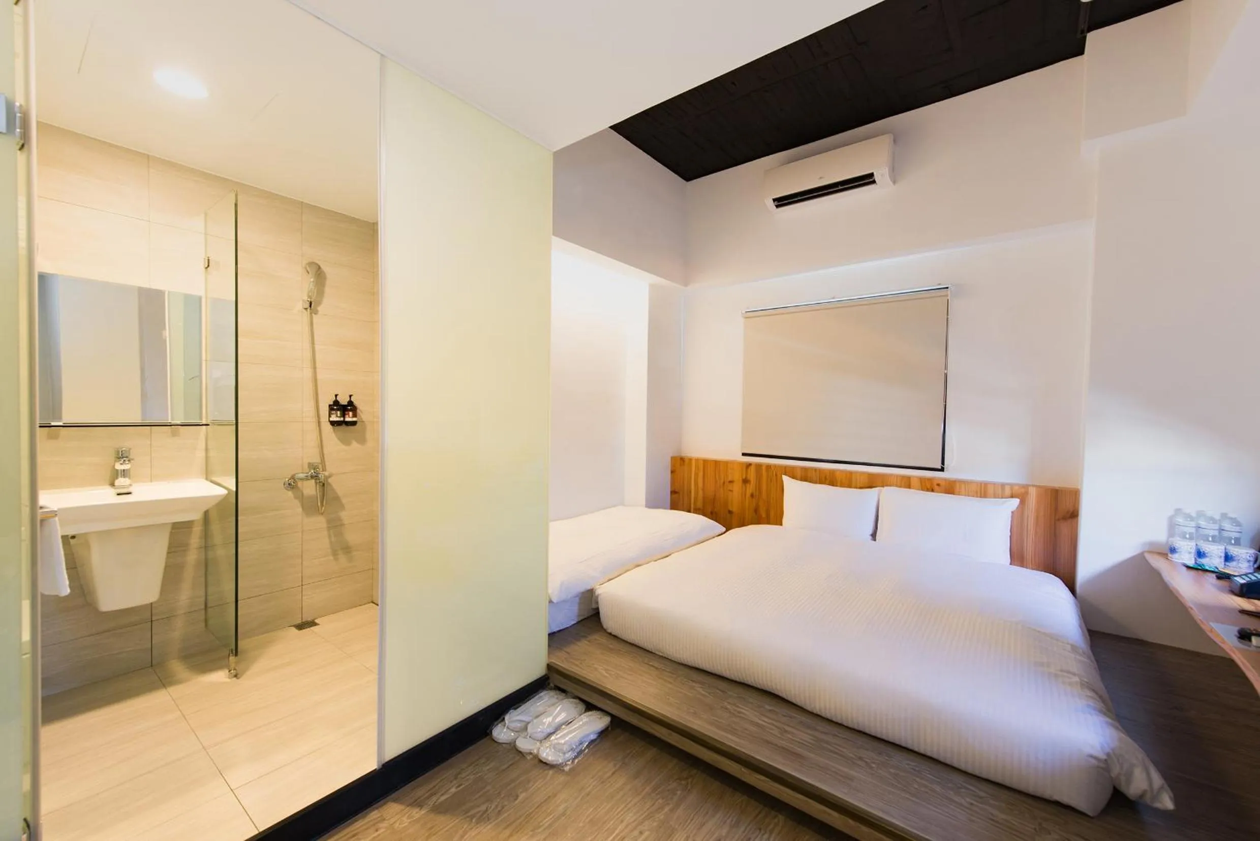 Photo of the whole room, Bed in Traveller Inn TieHua Cultural and Creative Hotel