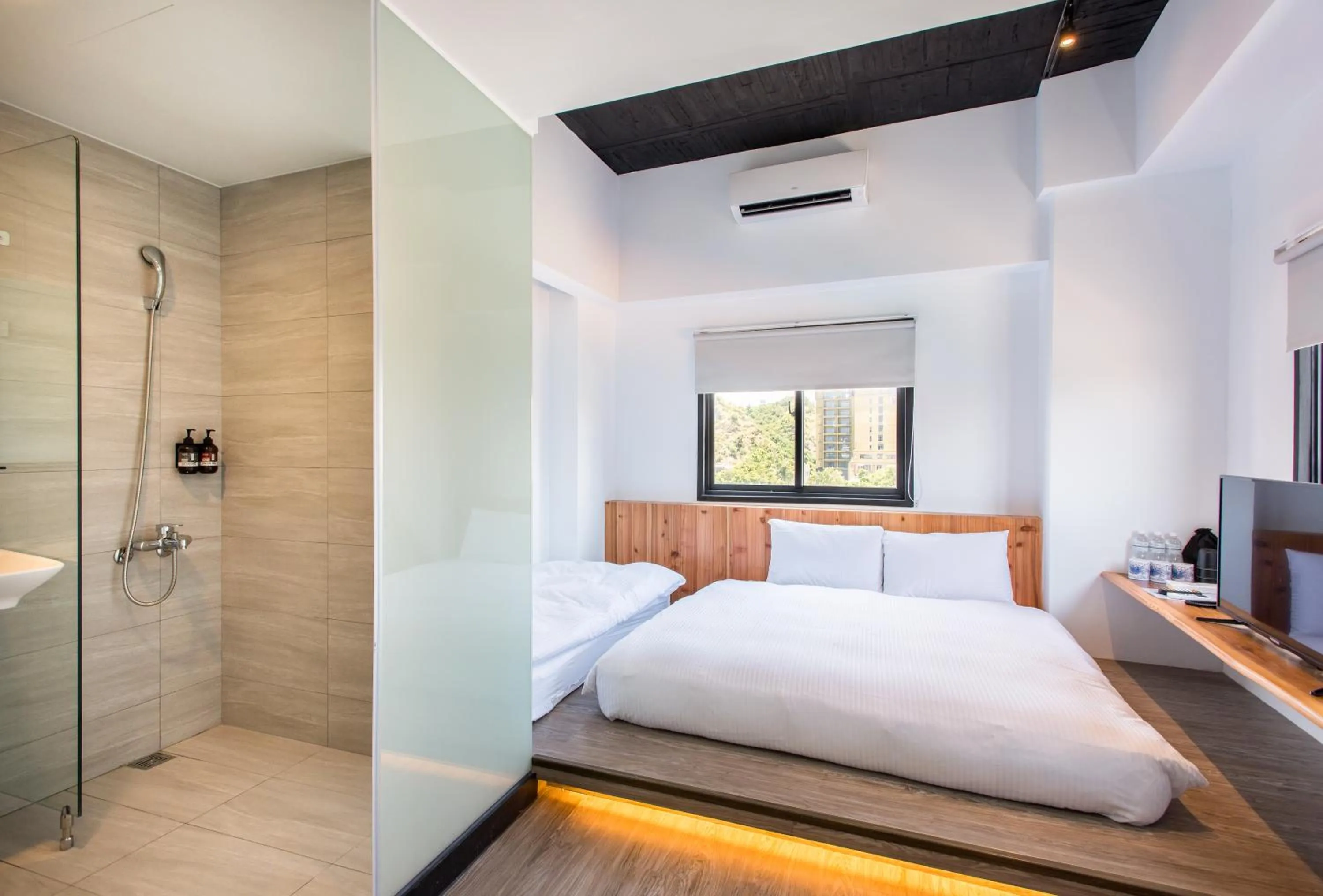 Decorative detail, Bed in Traveller Inn TieHua Cultural and Creative Hotel