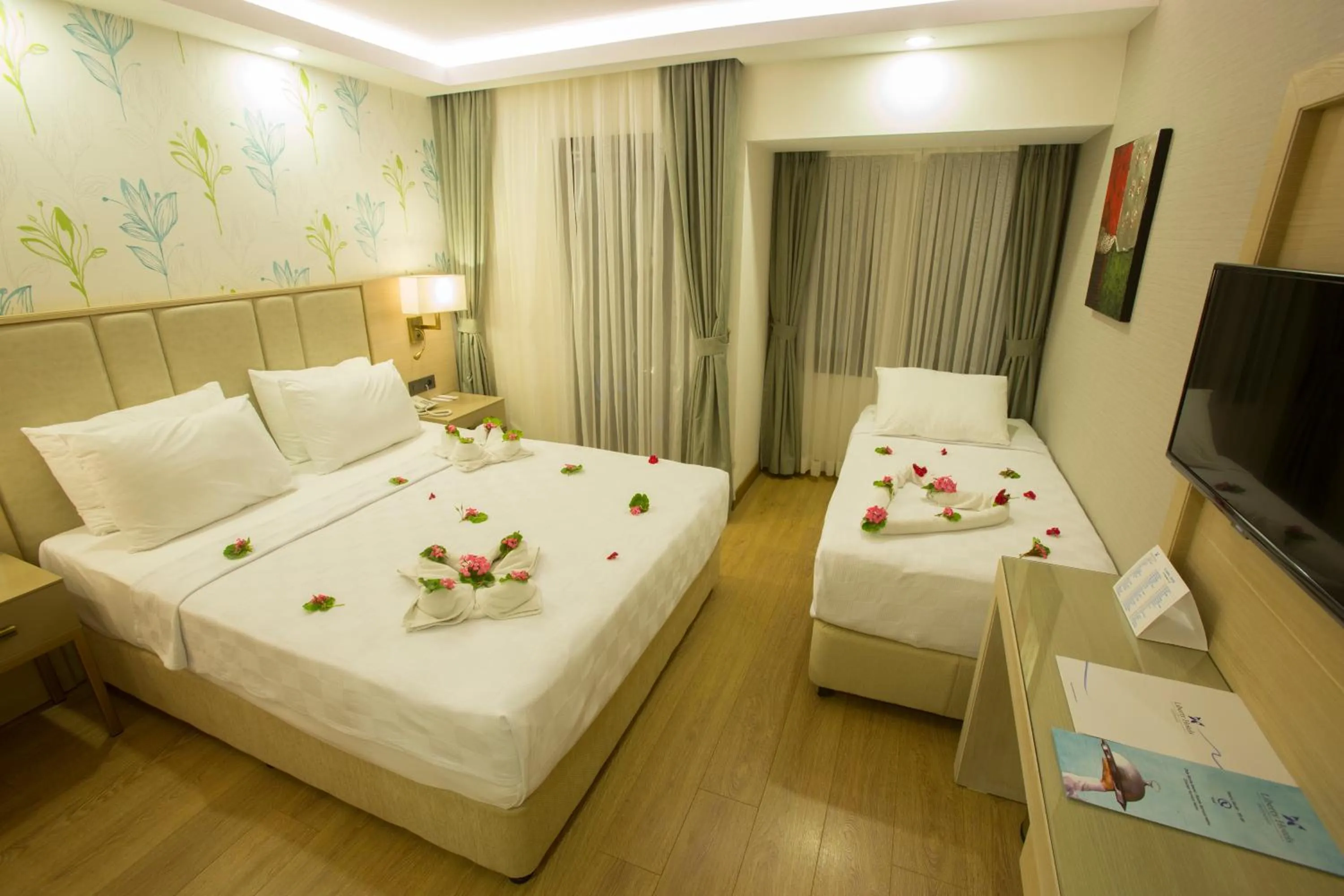 Photo of the whole room, Bed in Sundia By Liberty Oludeniz