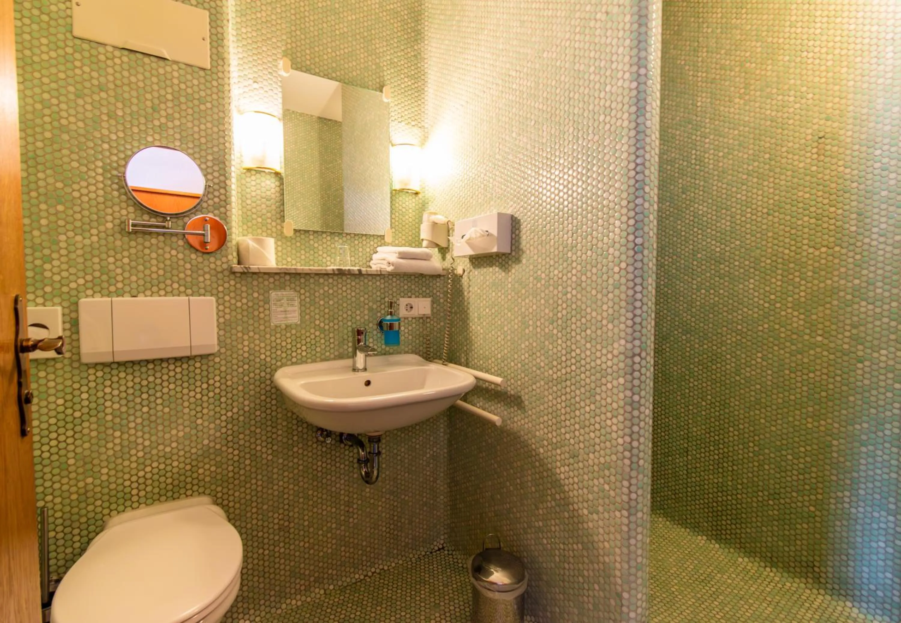 Toilet in Hotel und Restaurant Nehrener Hof