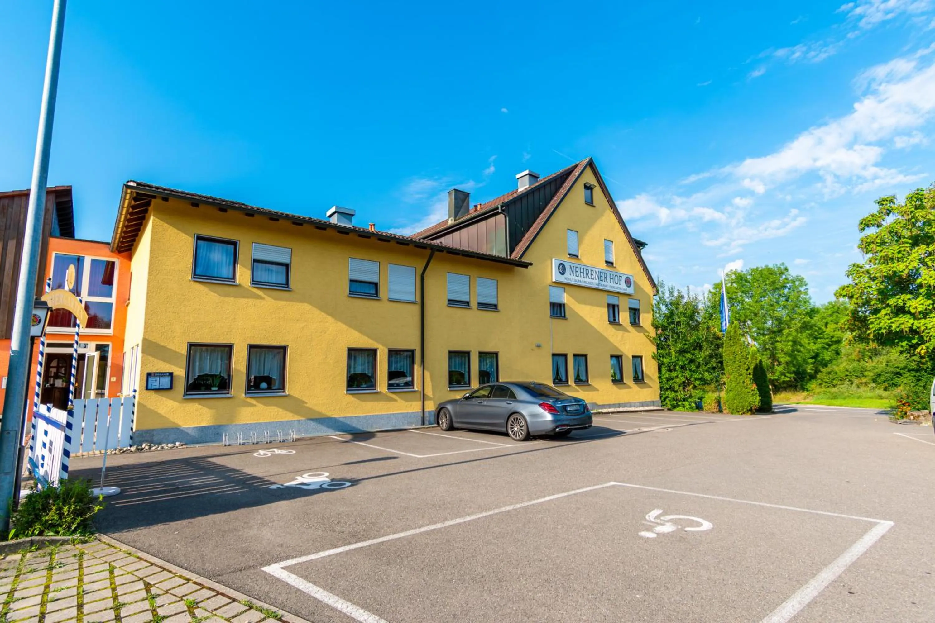 Parking in Hotel und Restaurant Nehrener Hof