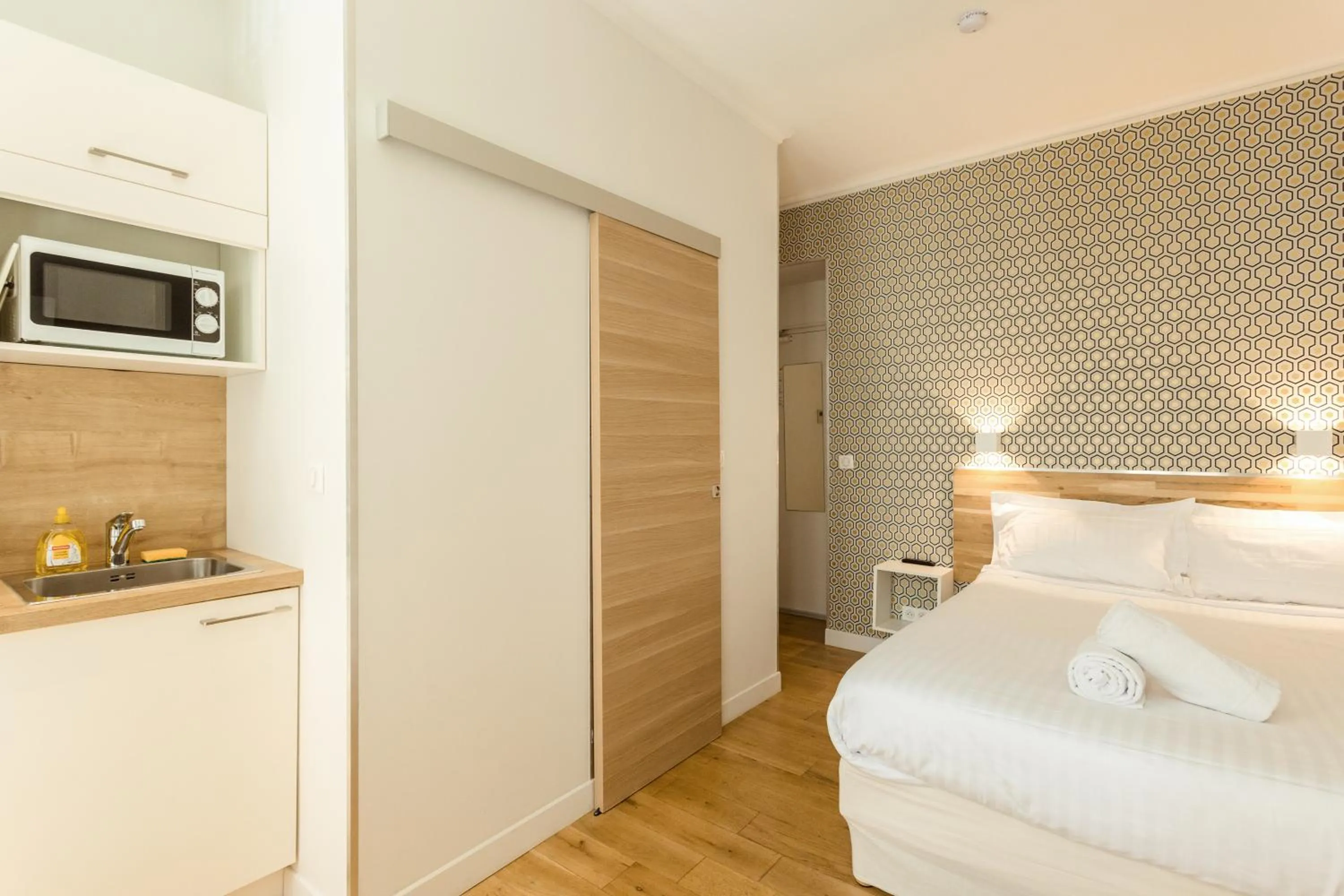 Kitchen or kitchenette, Bed in Nice Home - Studios Lido