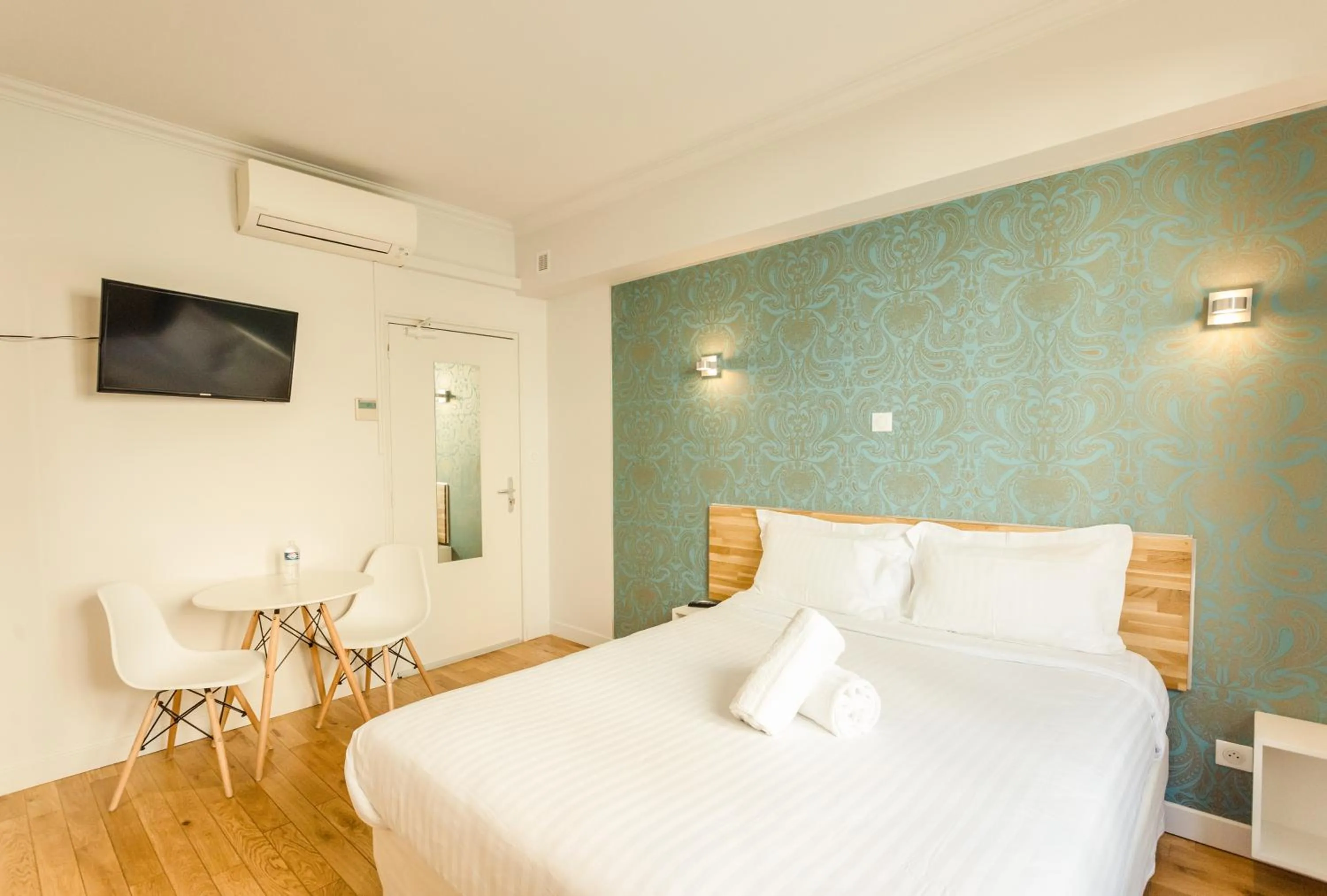 TV and multimedia, Bed in Nice Home - Studios Lido