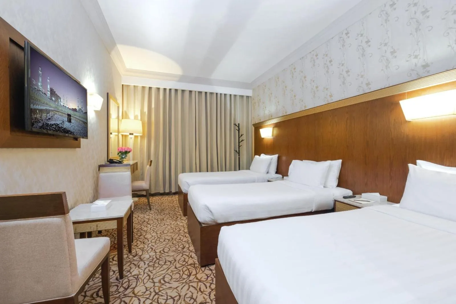 Photo of the whole room in Dhiafat Al Raja Hotel