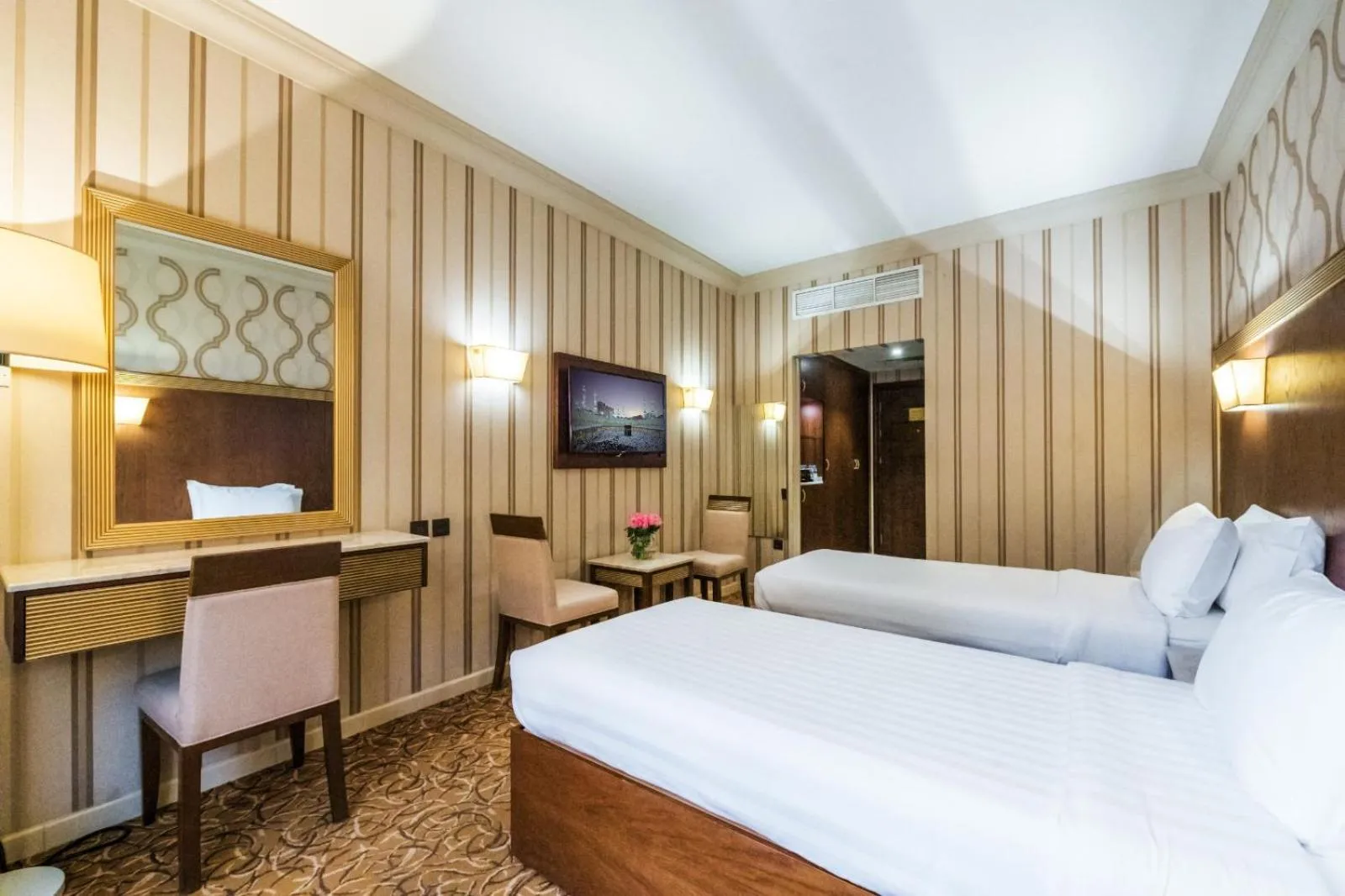 Photo of the whole room in Dhiafat Al Raja Hotel