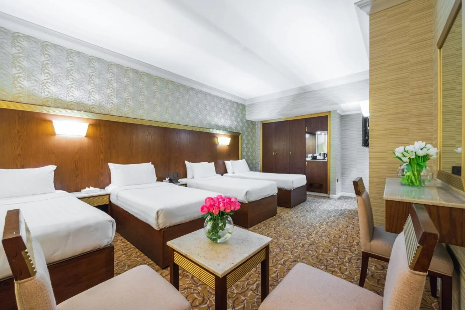 Photo of the whole room in Dhiafat Al Raja Hotel