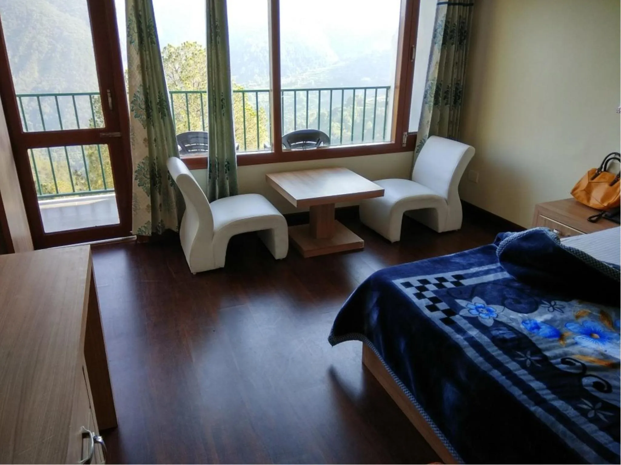 Hotel Emerald Valley