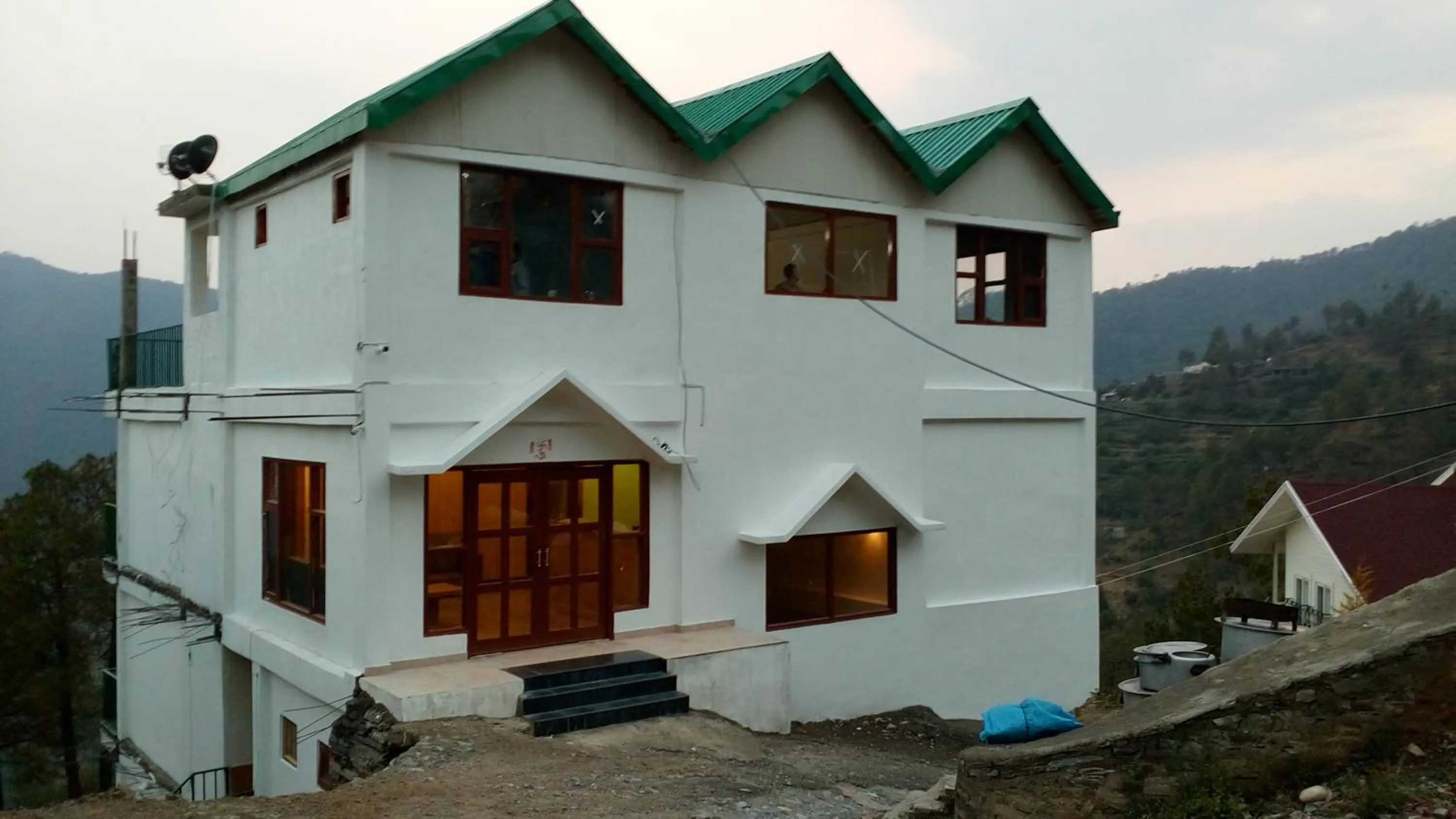 Facade/entrance in Hotel Emerald Valley