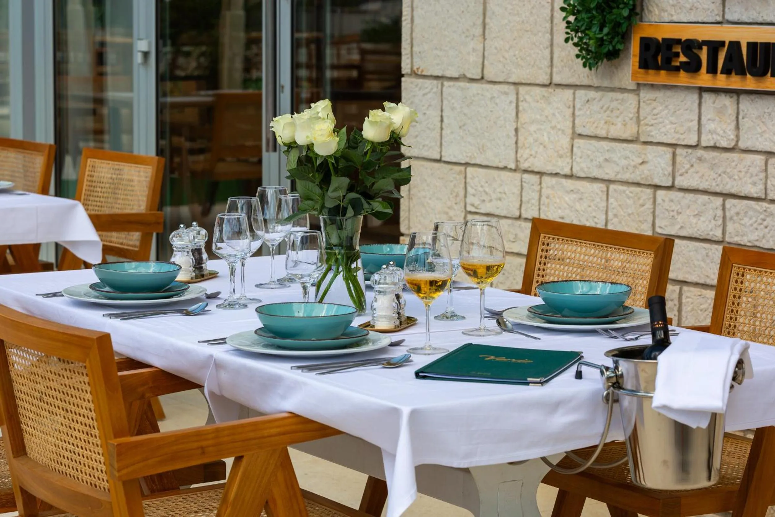 Restaurant/places to eat in Hotel Adria