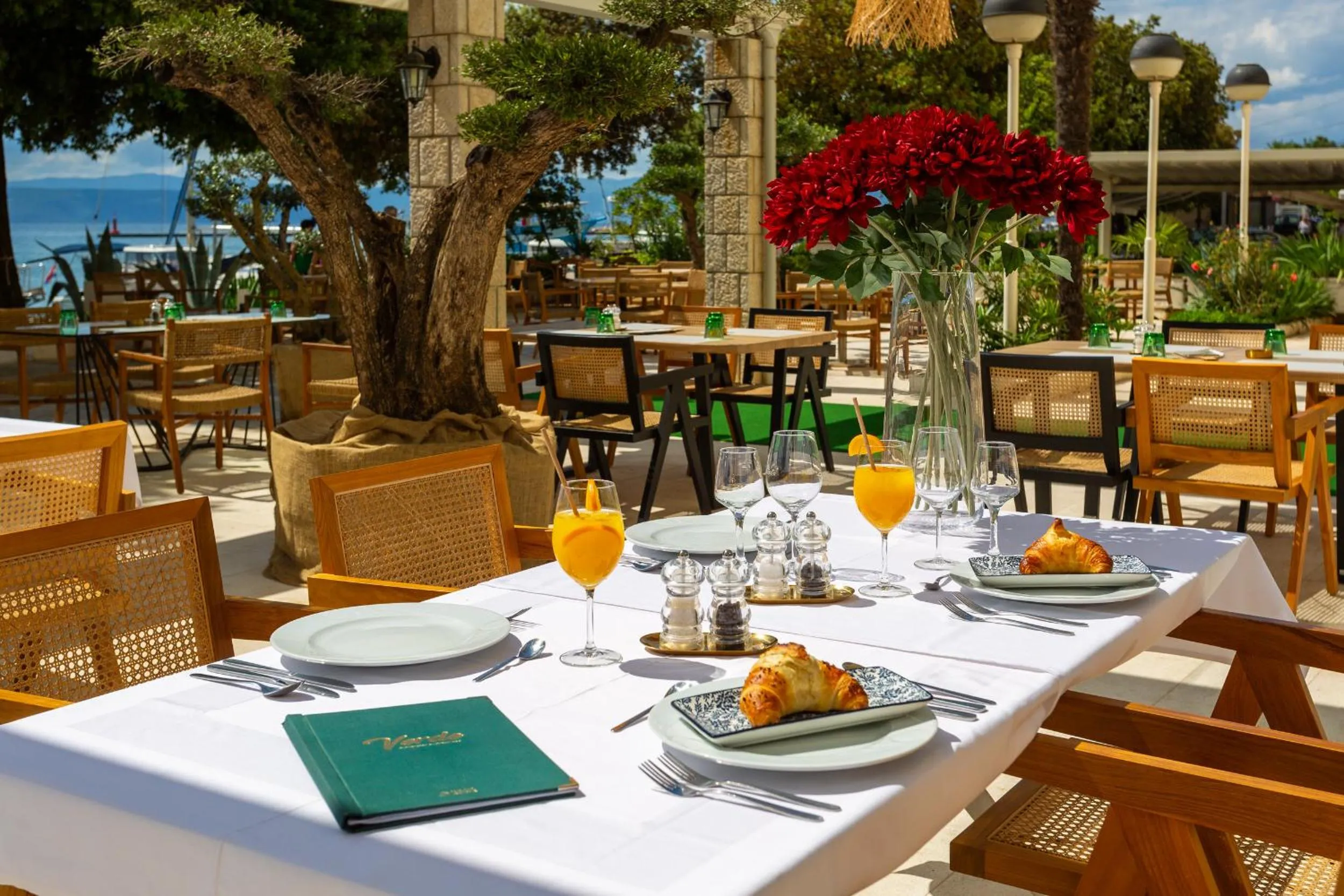 Restaurant/places to eat in Hotel Adria