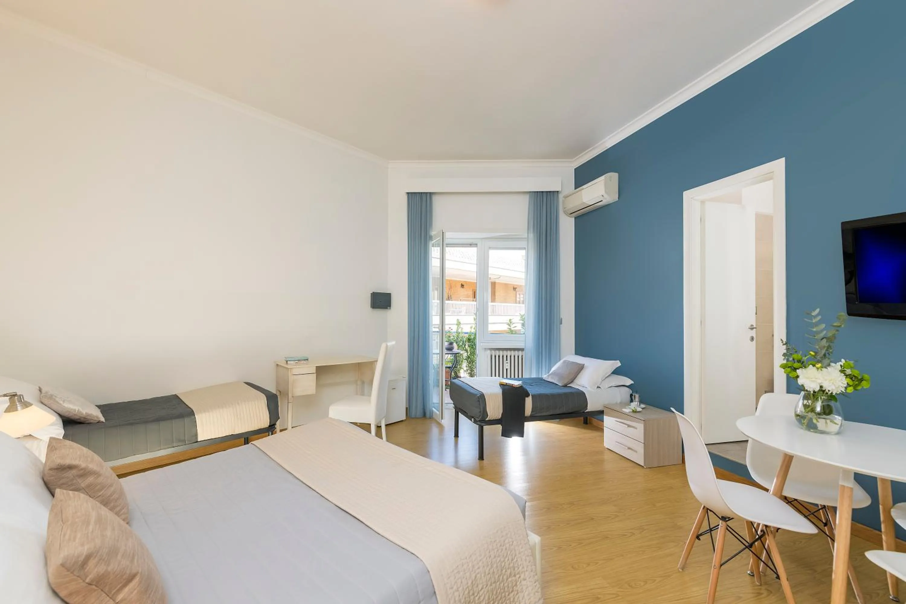 Photo of the whole room, Bed in Aurelia 429 Fine Town House