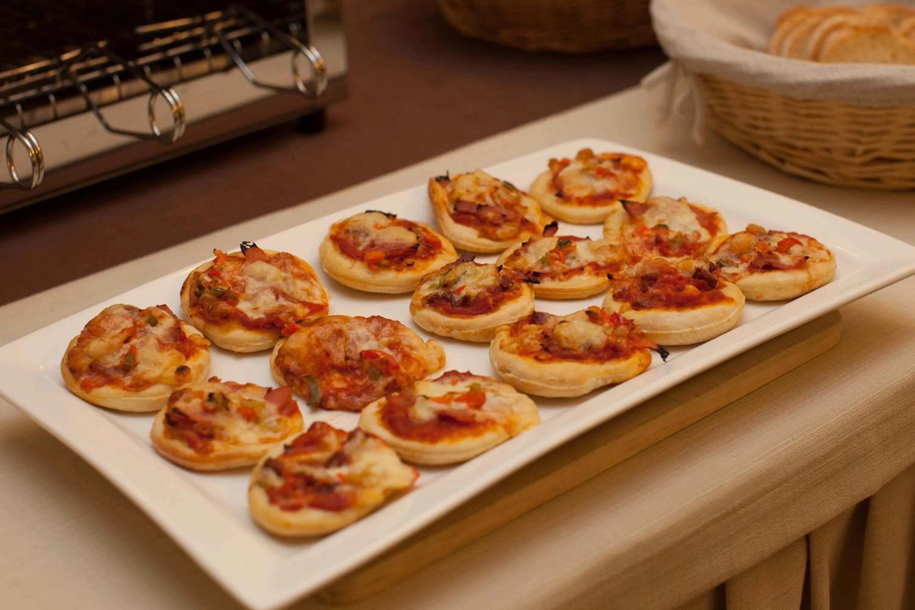 Restaurant/places to eat in Hotel Alibi