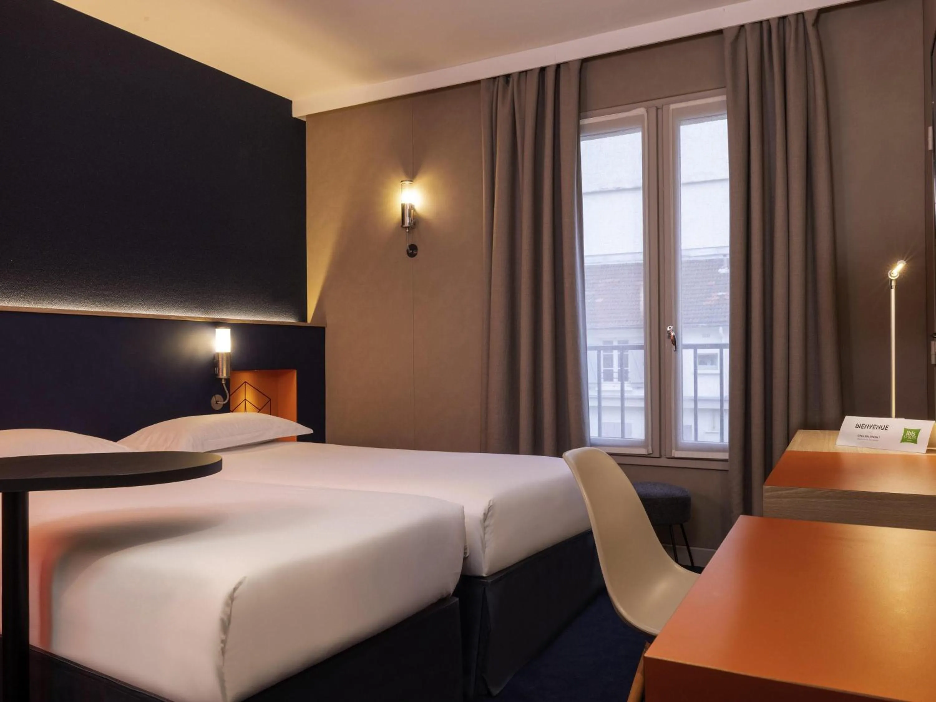 Bedroom, Bed in ibis Styles Bourg La Reine