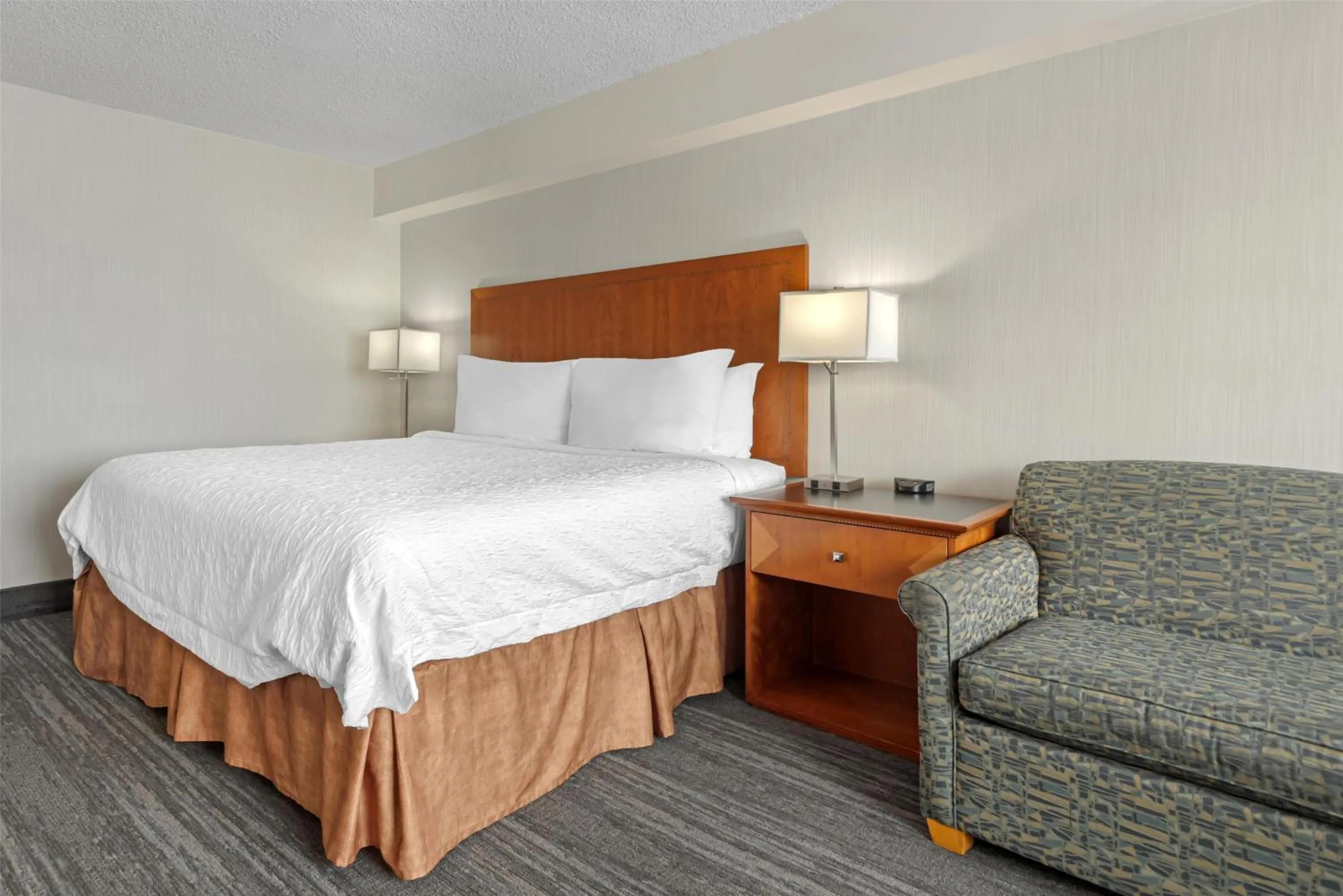 Bedroom, Bed in Best Western Plus Suites Downtown Calgary