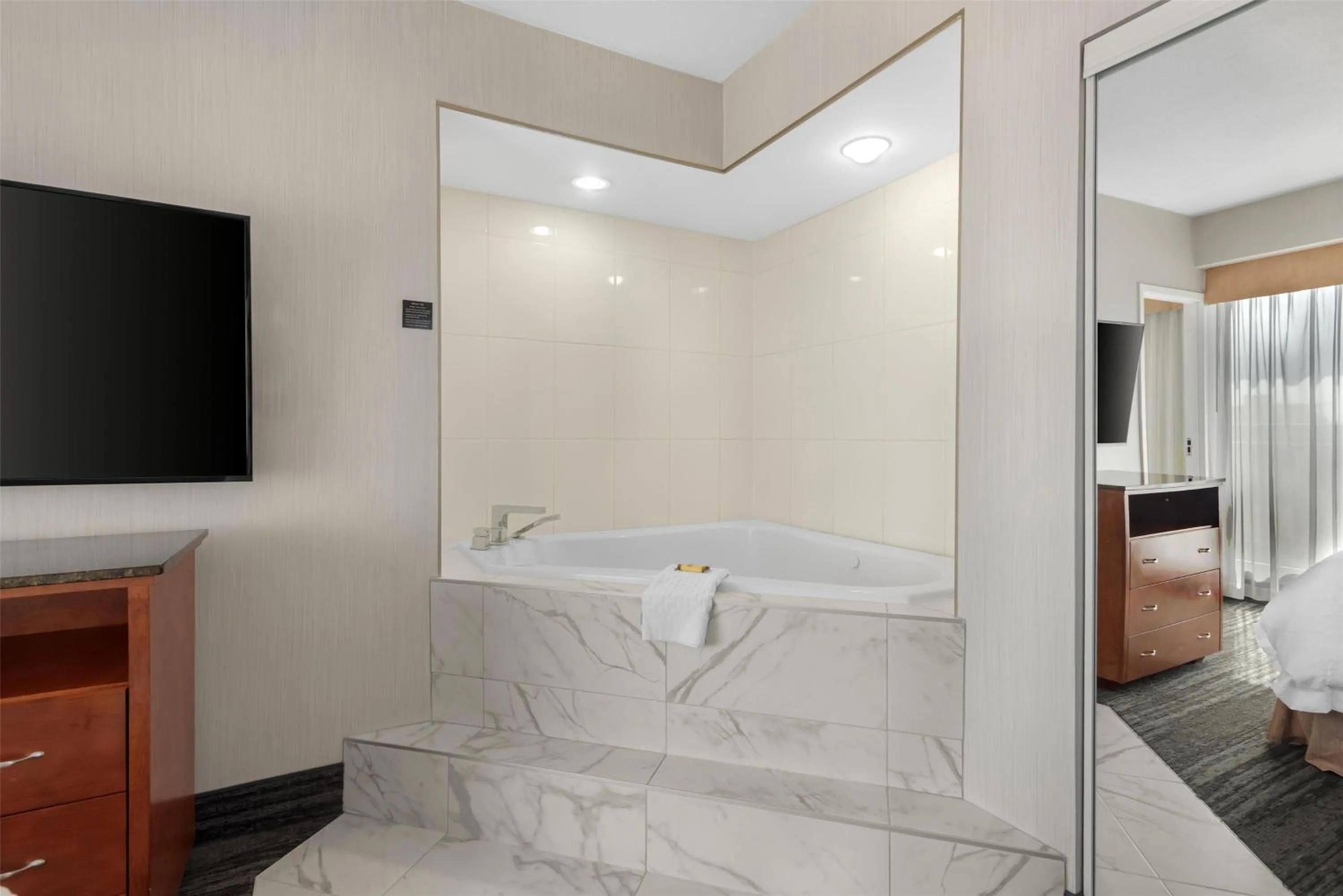 Bedroom in Best Western Plus Suites Downtown Calgary