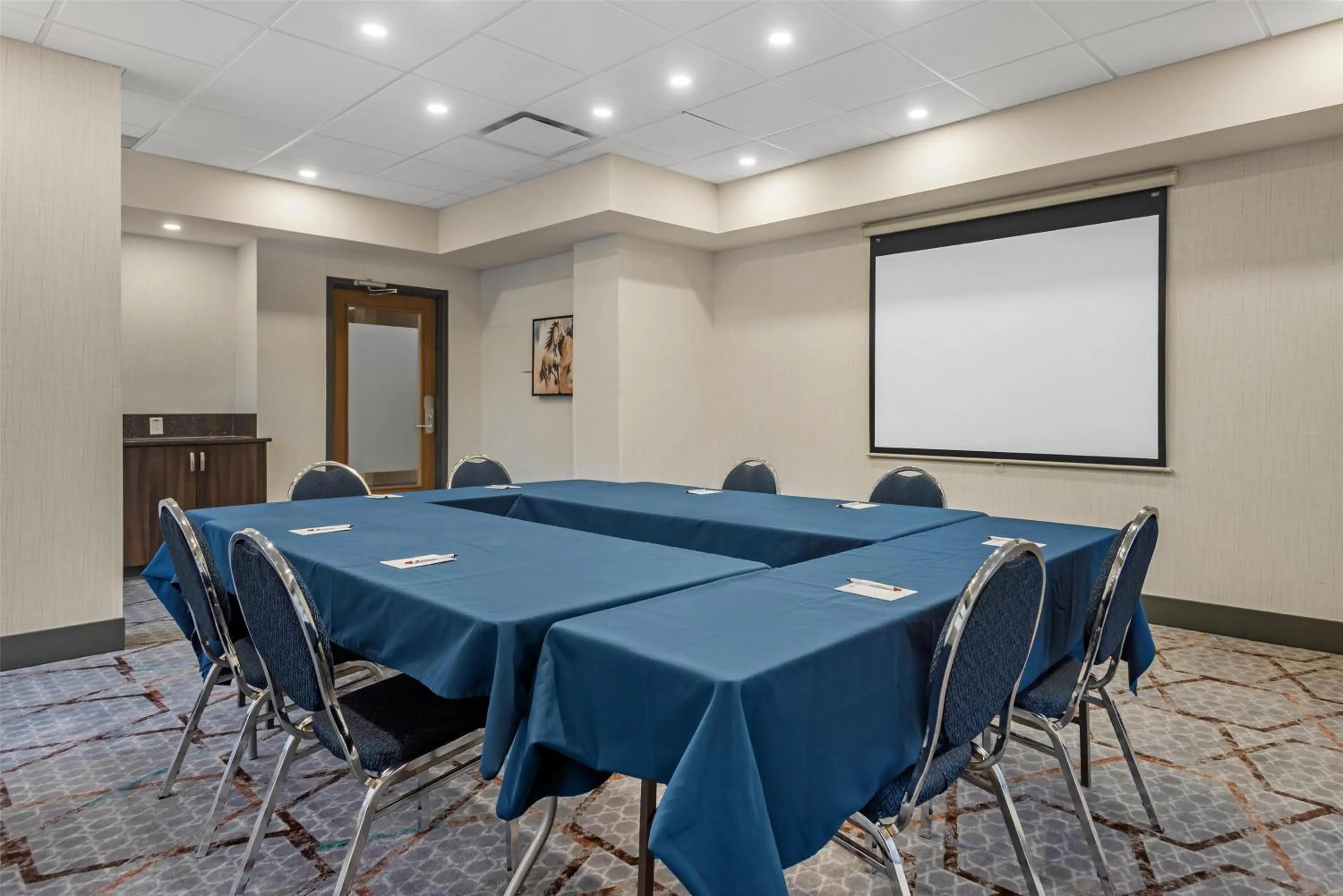 Meeting/conference room in Best Western Plus Suites Downtown Calgary