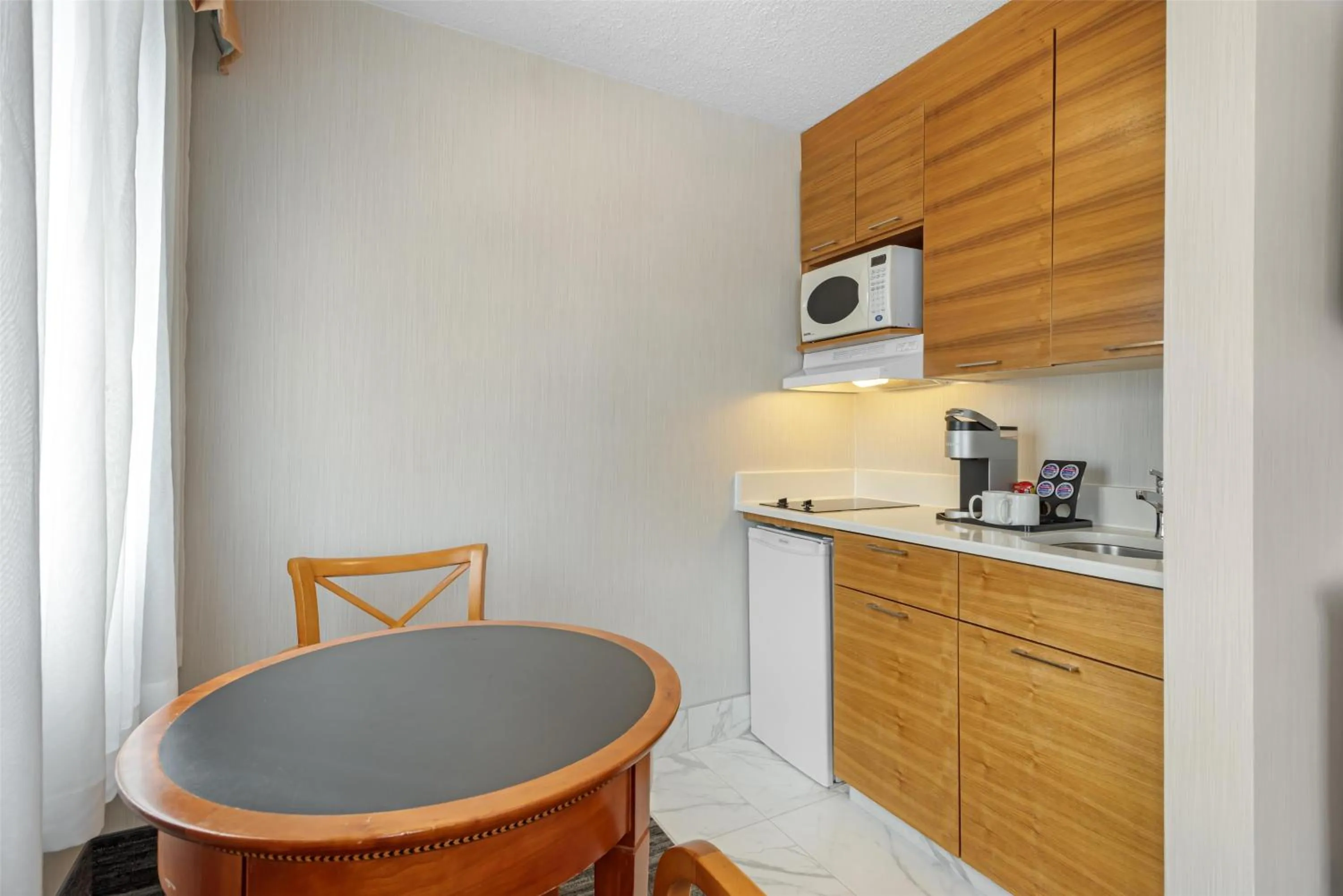 Bedroom in Best Western Plus Suites Downtown Calgary