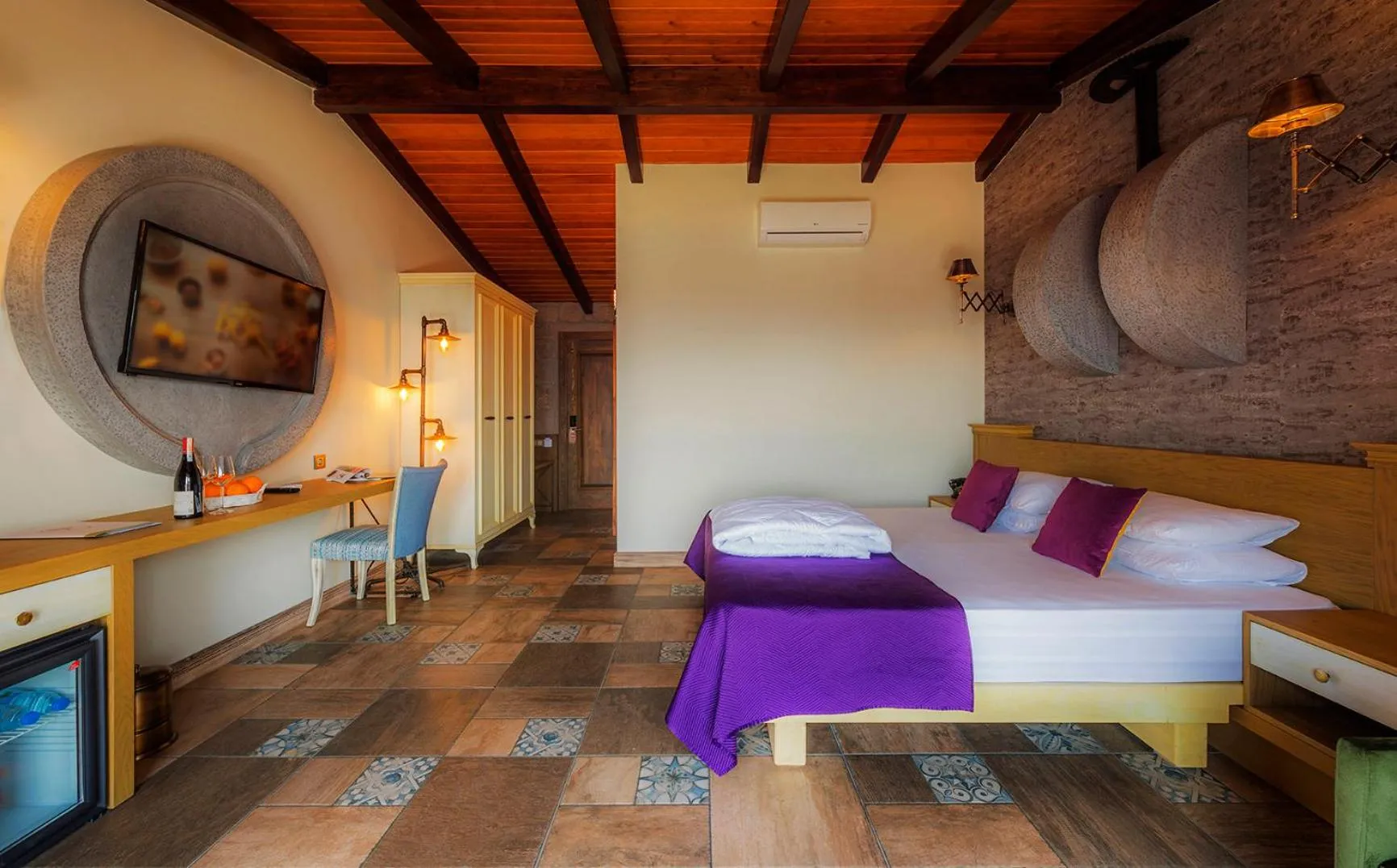 Photo of the whole room, Bed in Assos Zeyti̇n Han Special Class Hotel Adults only 12