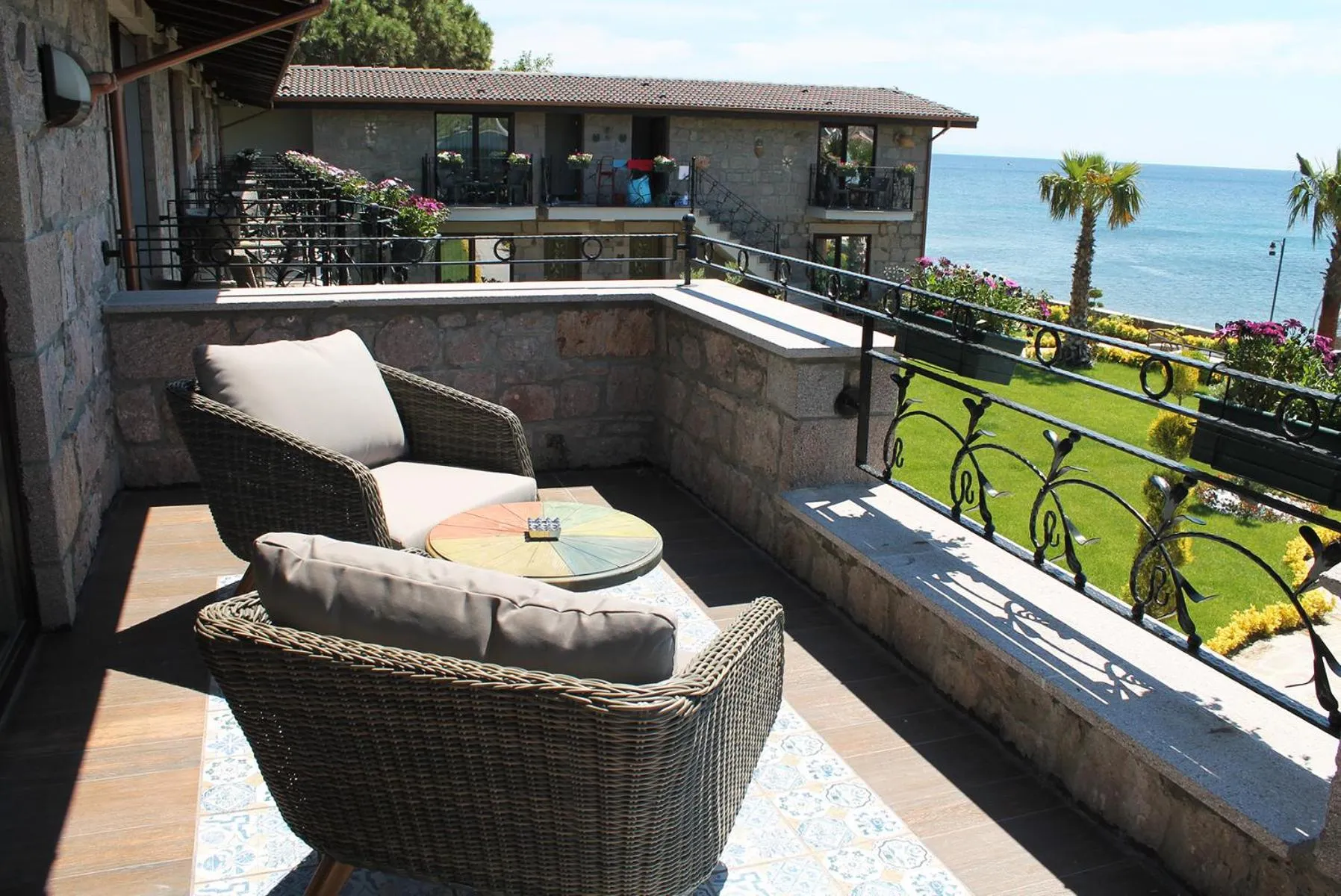 Balcony/Terrace in Assos Zeyti̇n Han Special Class Hotel Adults only 12