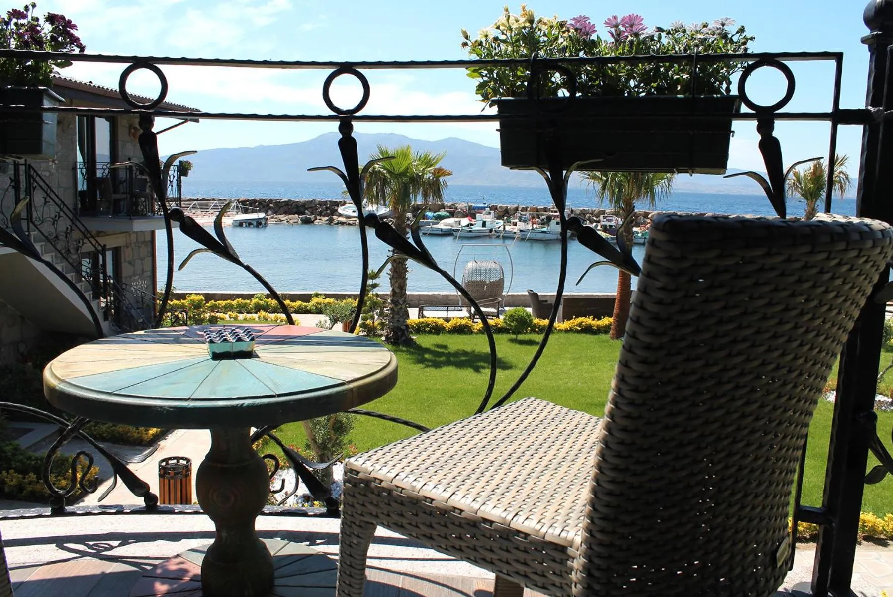 Balcony/Terrace in Assos Zeyti̇n Han Special Class Hotel Adults only 12