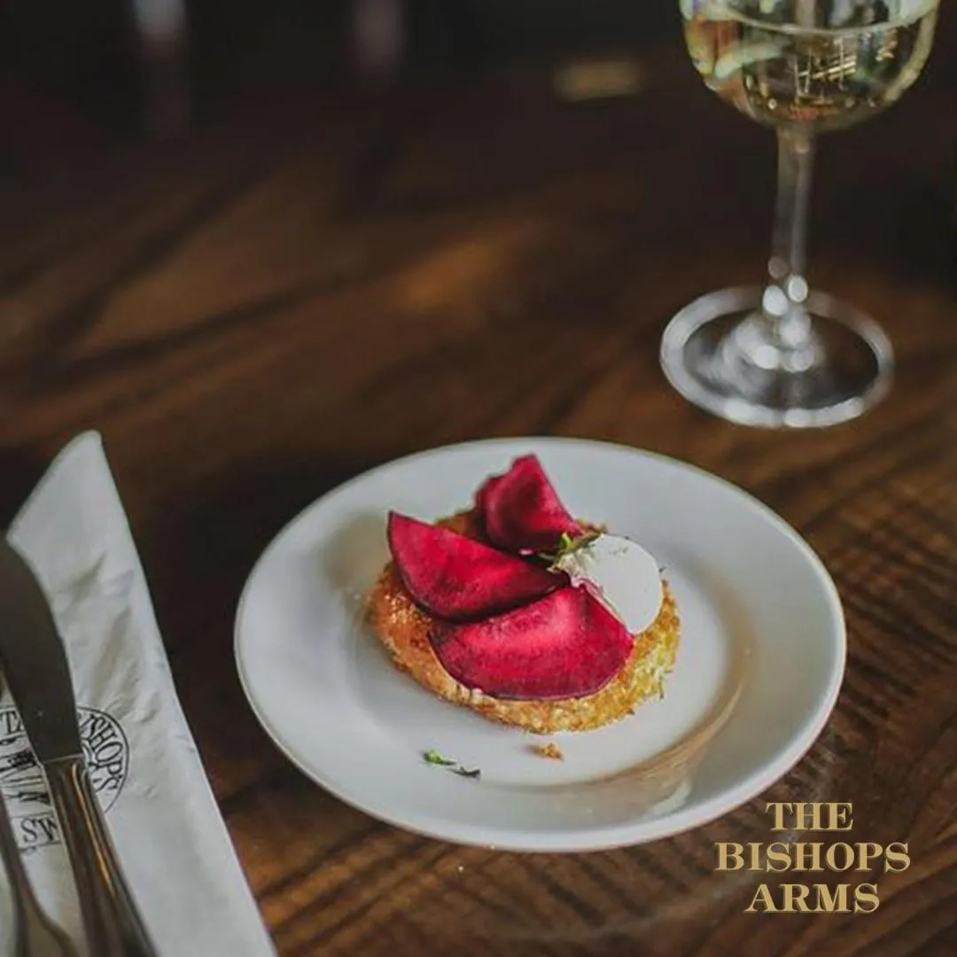 Food and drinks in Hotel Bishops Arms Mora