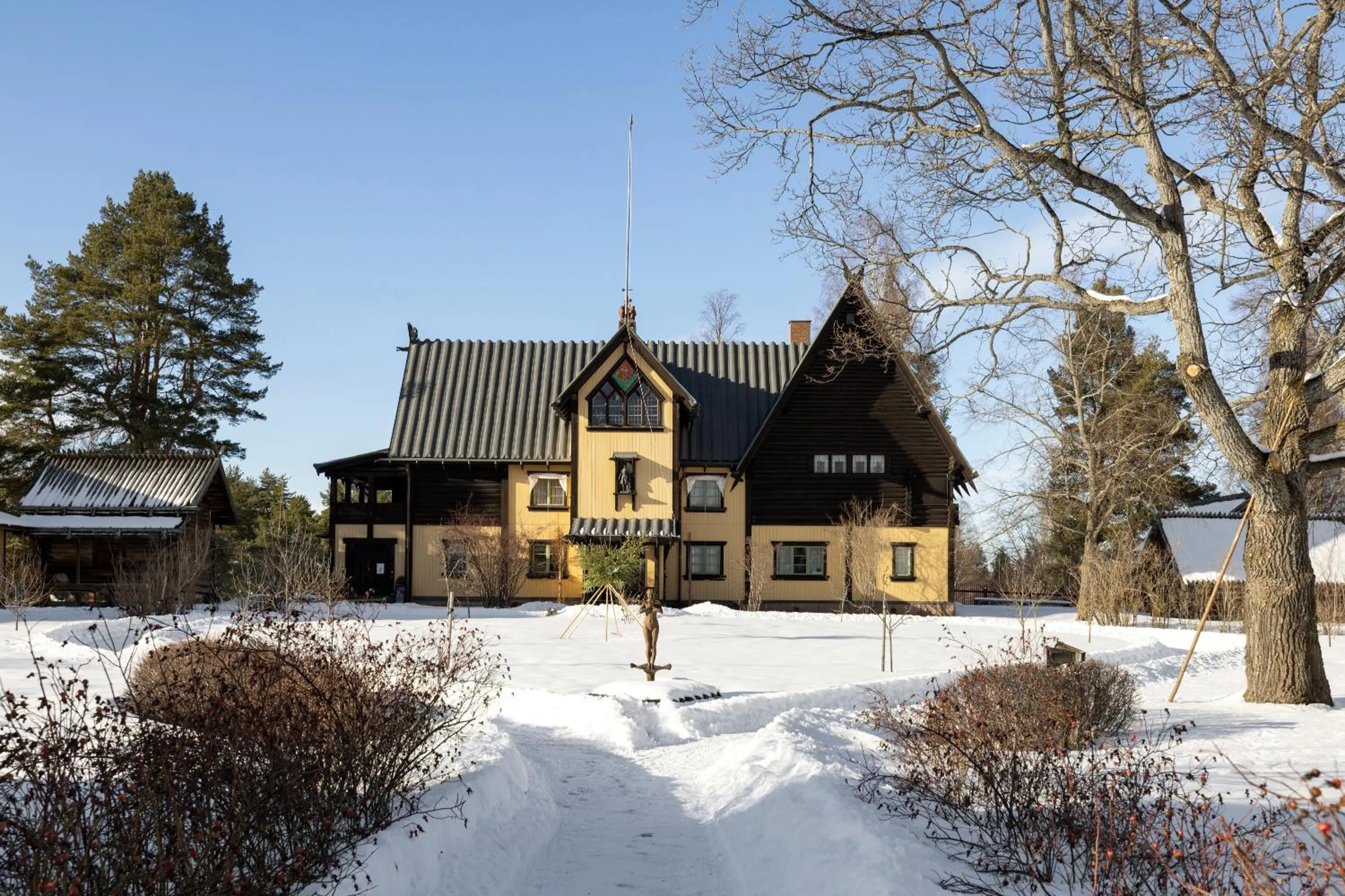 Nearby landmark in Hotel Bishops Arms Mora