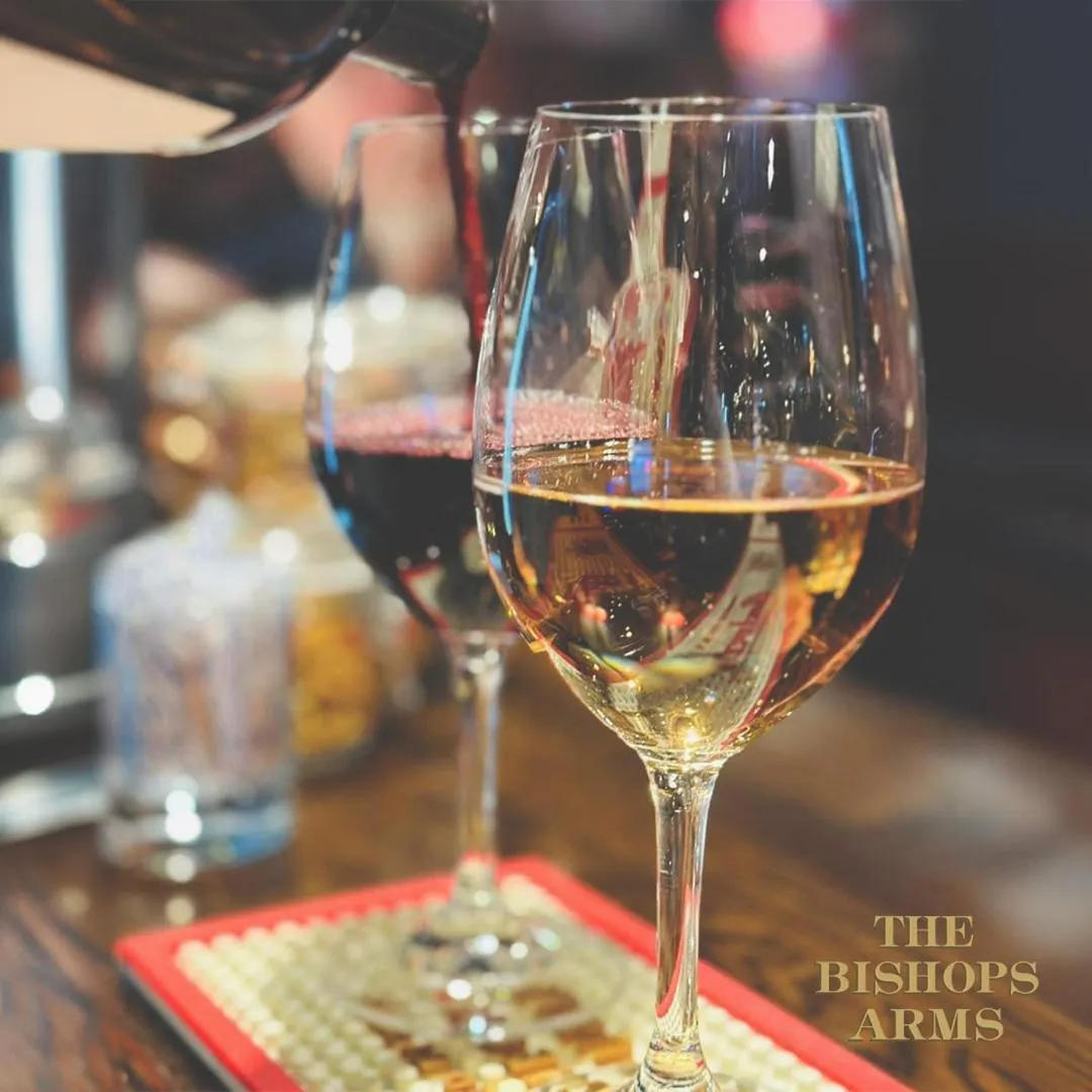 Alcoholic drinks in Hotel Bishops Arms Mora