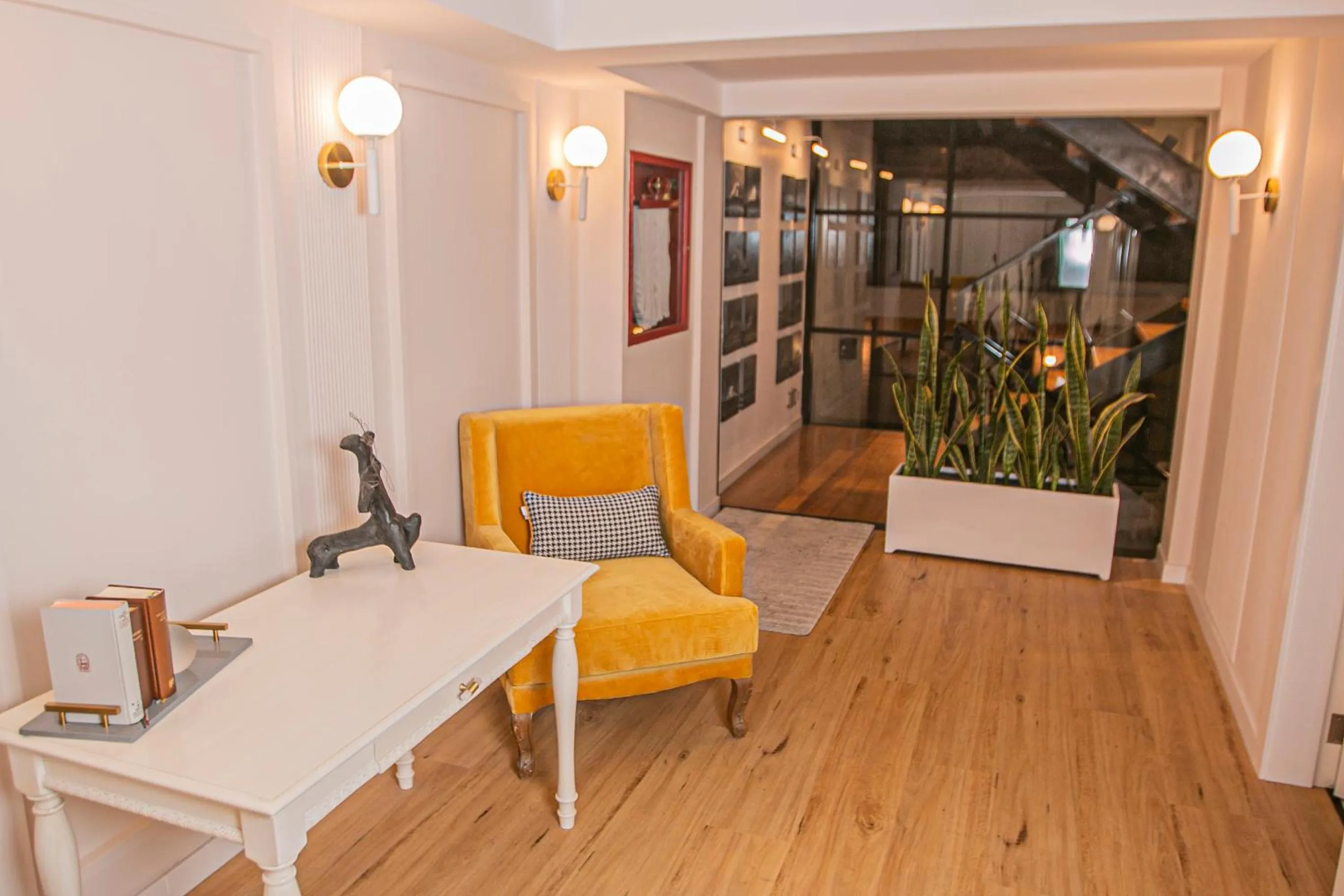 Seating area in Illa Experience Hotel