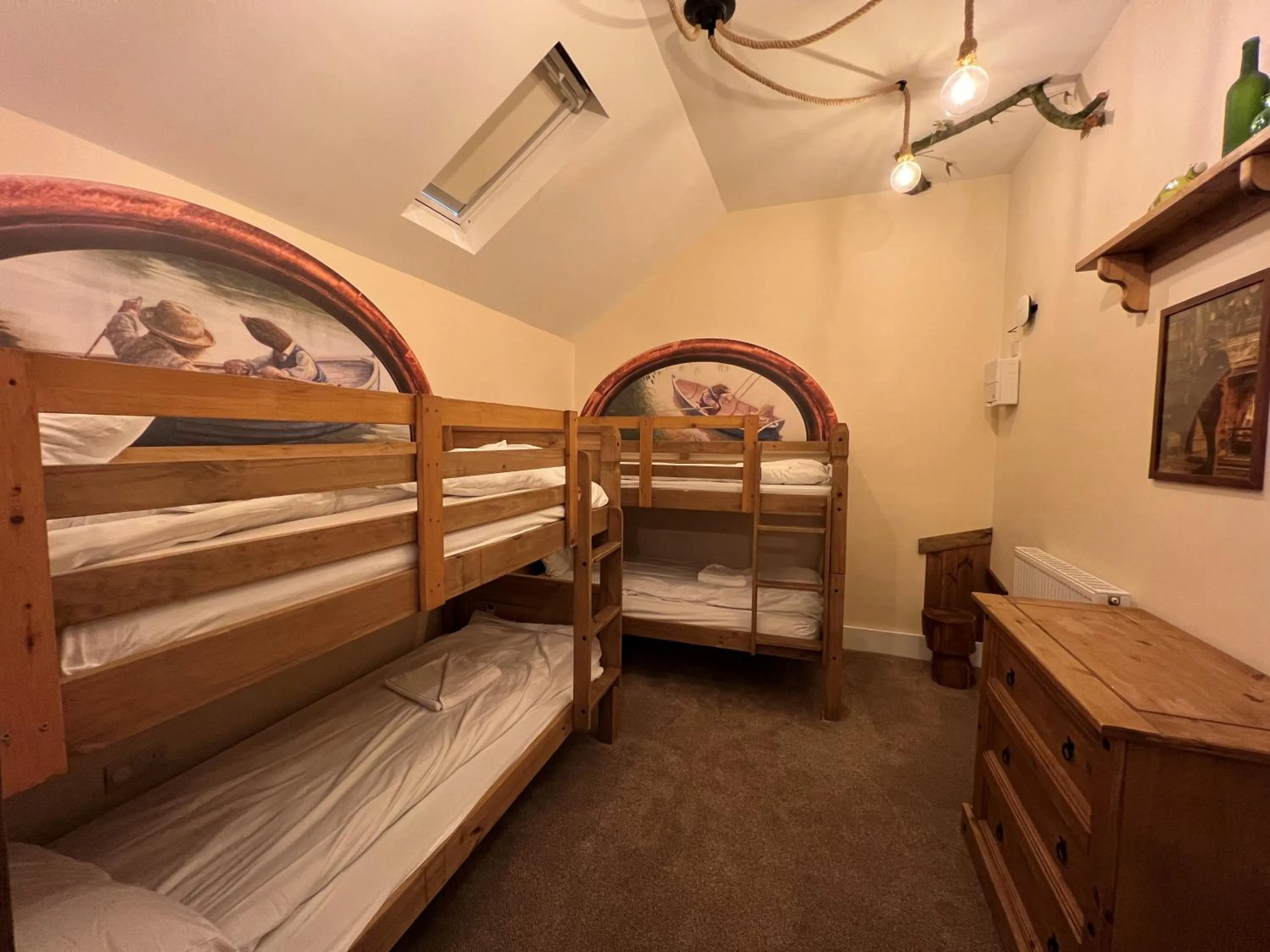 Bedroom, Bed in Explorers Retreat Matlock Bath