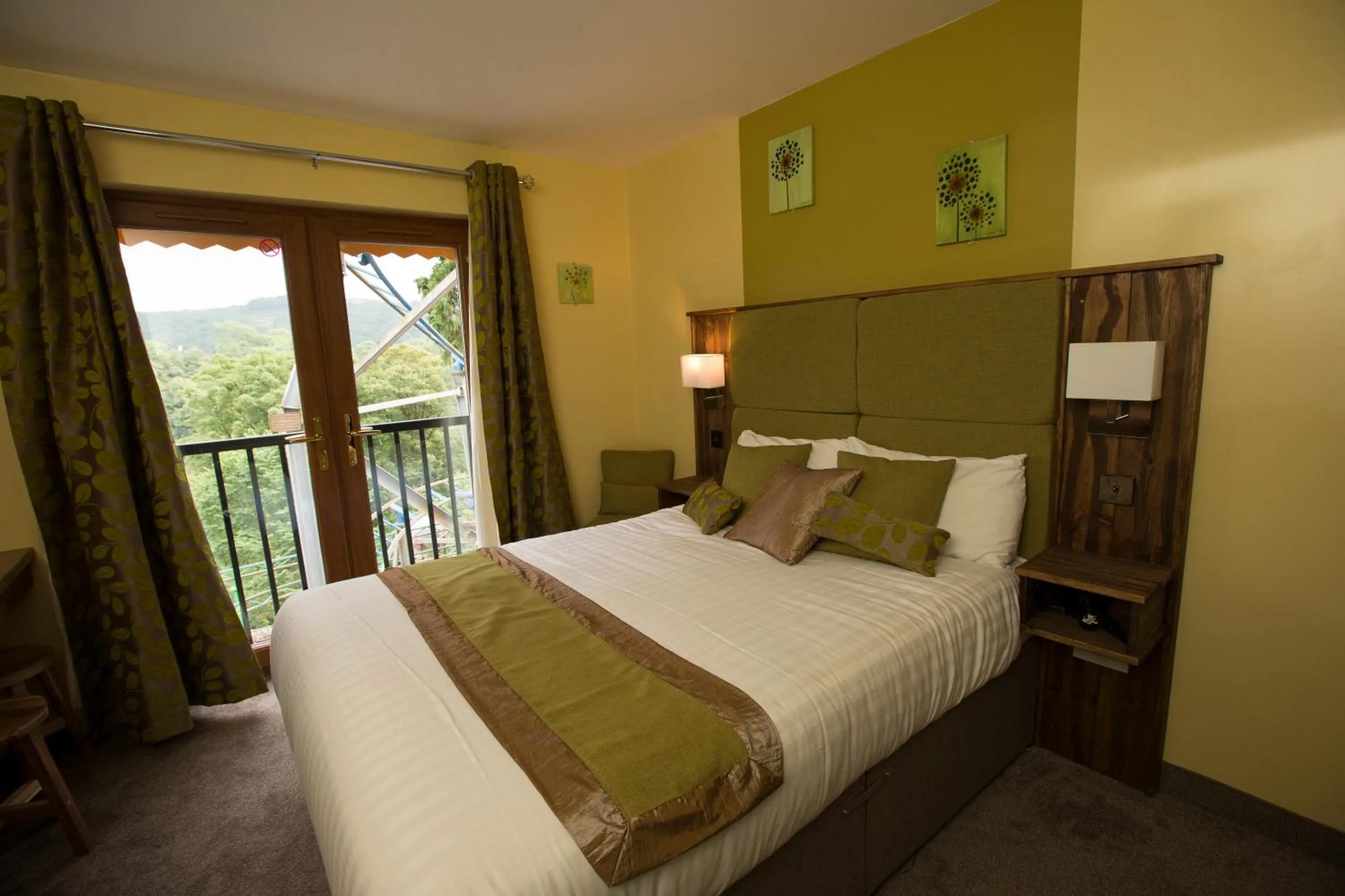 Photo of the whole room, Bed in Explorers Retreat Matlock Bath