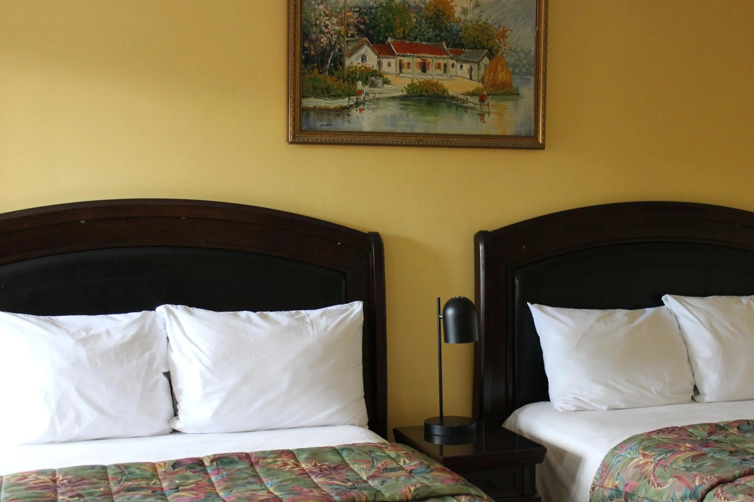Bed in Imperial Inn Thousand Islands