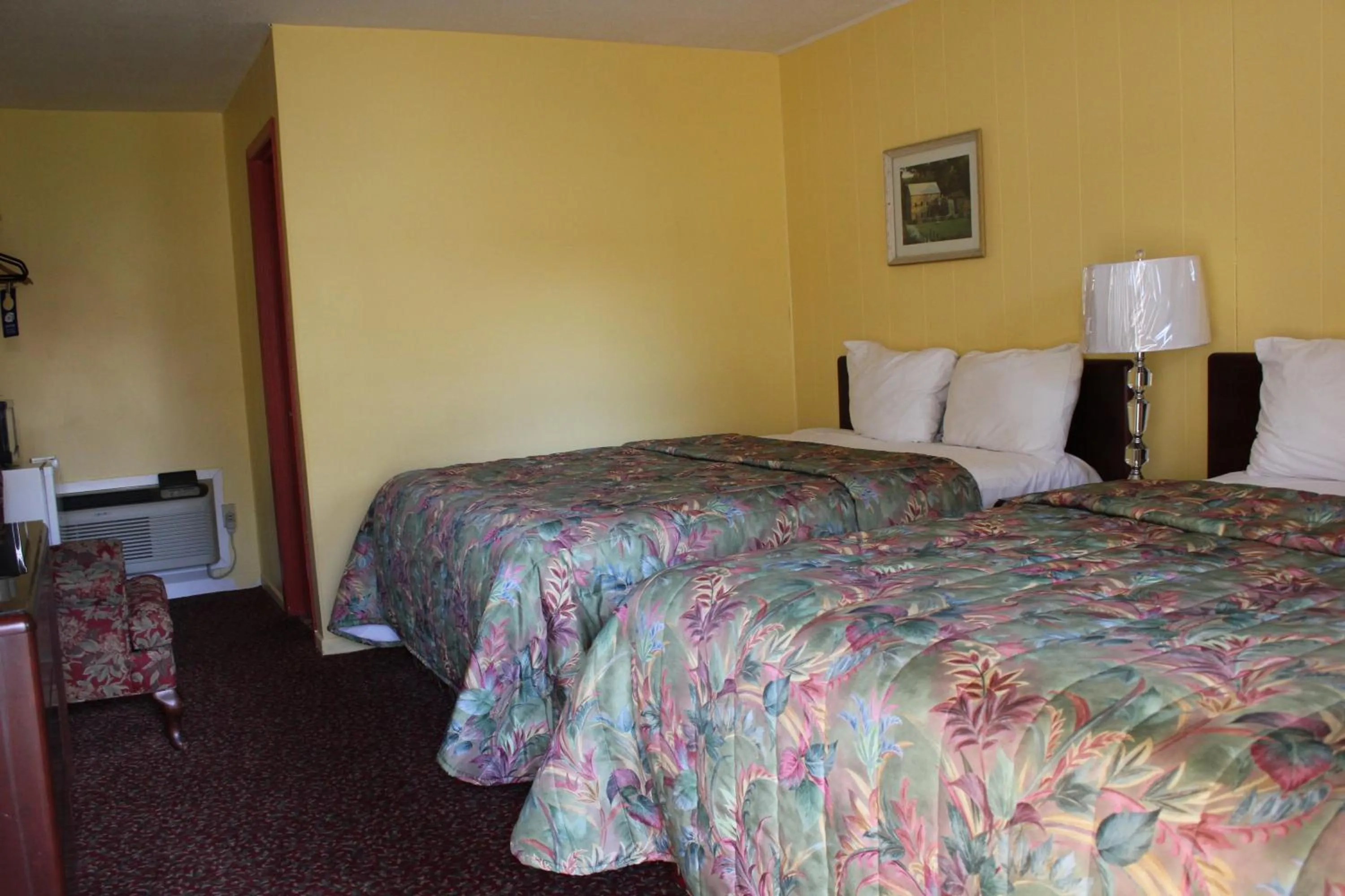 Bed in Imperial Inn Thousand Islands