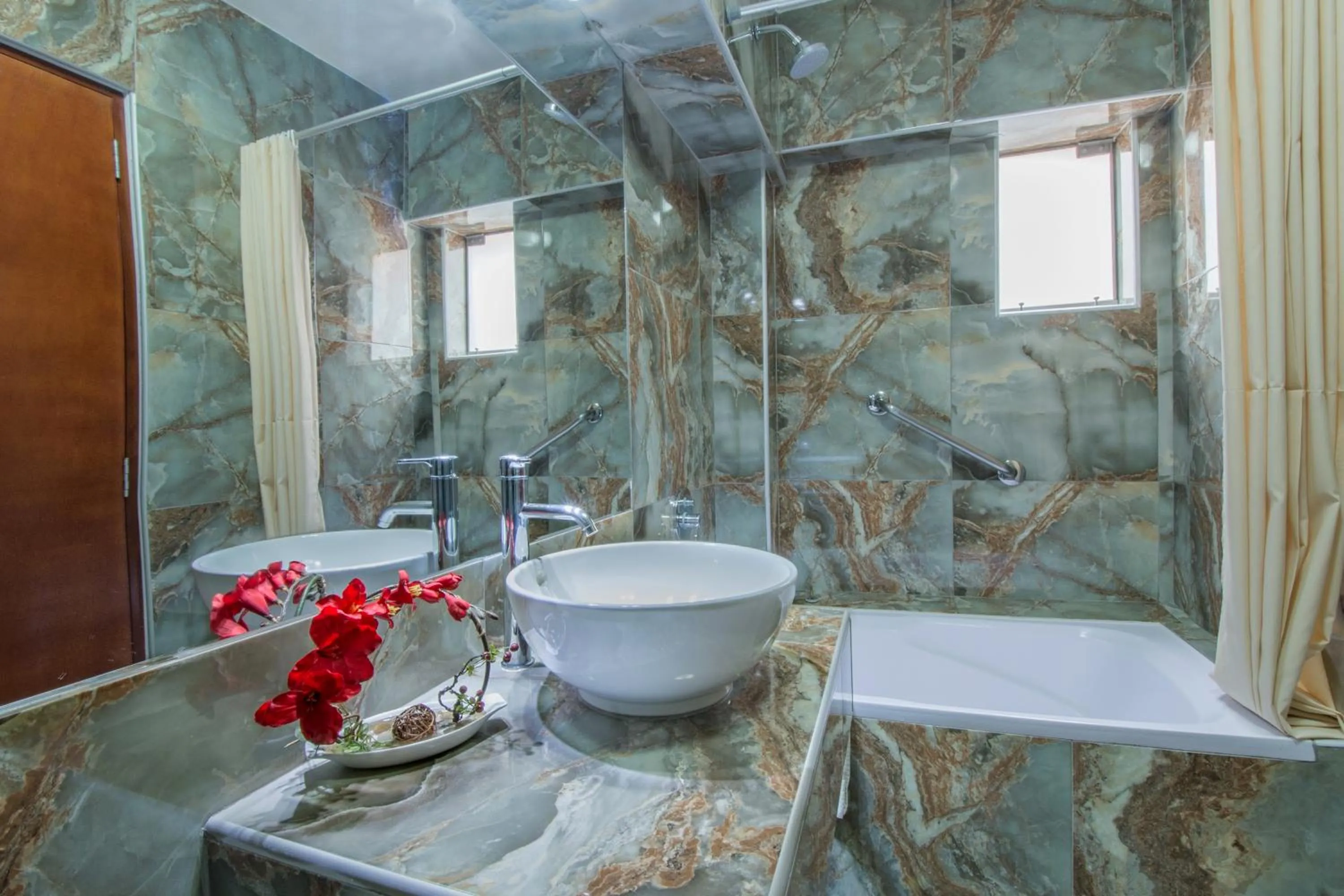 Shower in Hotel Ruinas