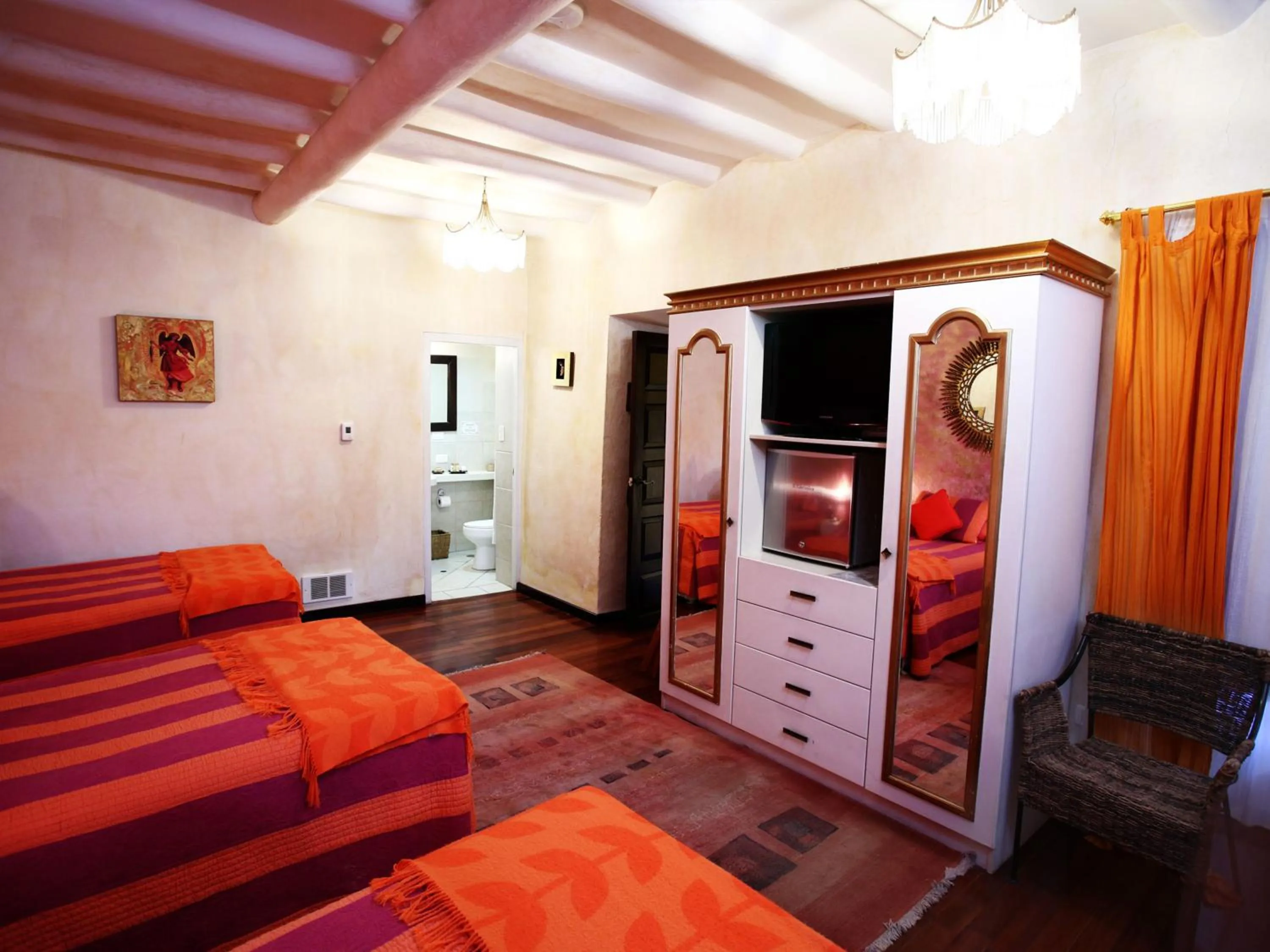 Photo of the whole room, TV/Entertainment Center in Andean Wings Boutique Hotel