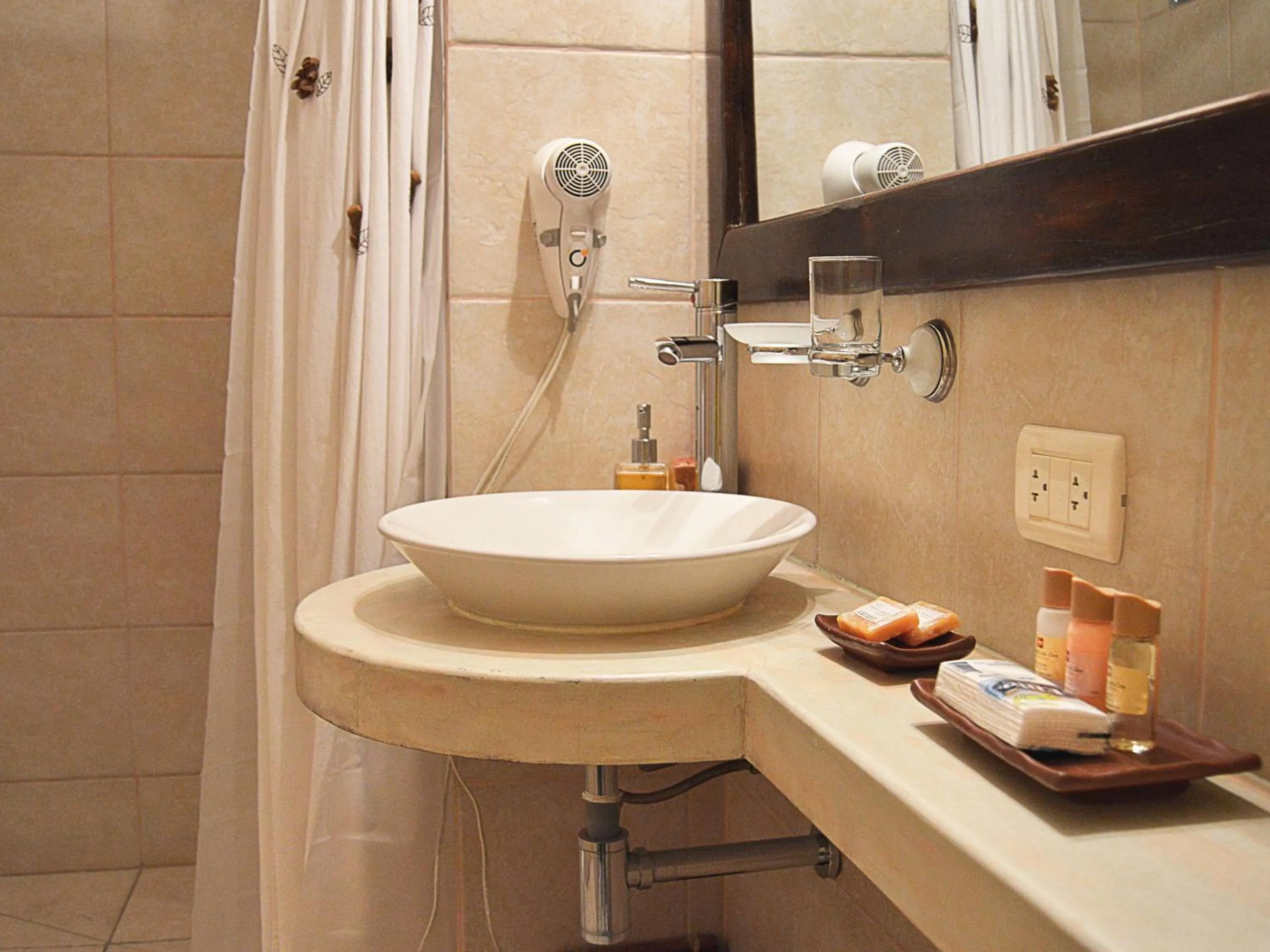 Toilet, Bathroom in Andean Wings Boutique Hotel