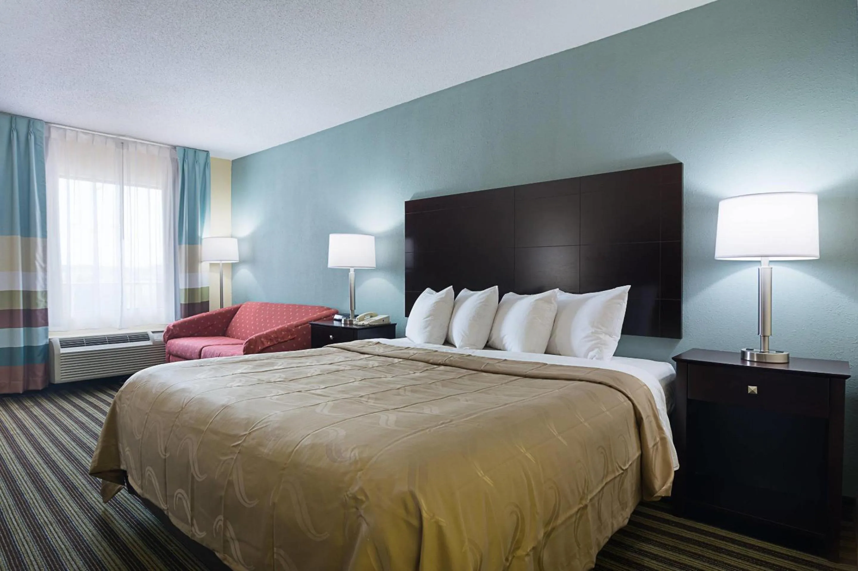 Bedroom, Bed in Quality Inn Calhoun North I-75