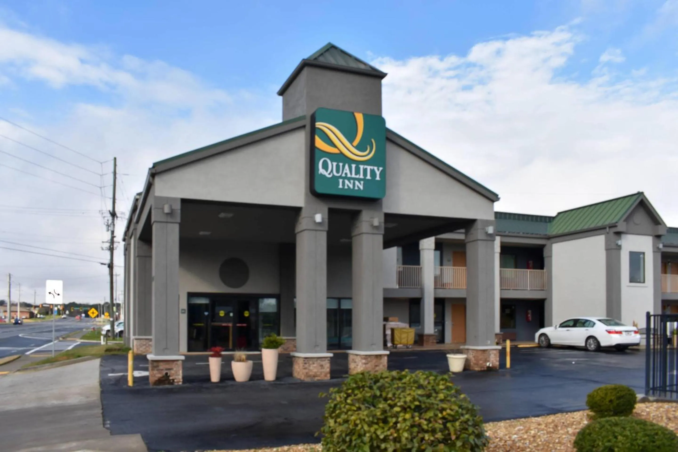 Property building in Quality Inn Calhoun North I-75