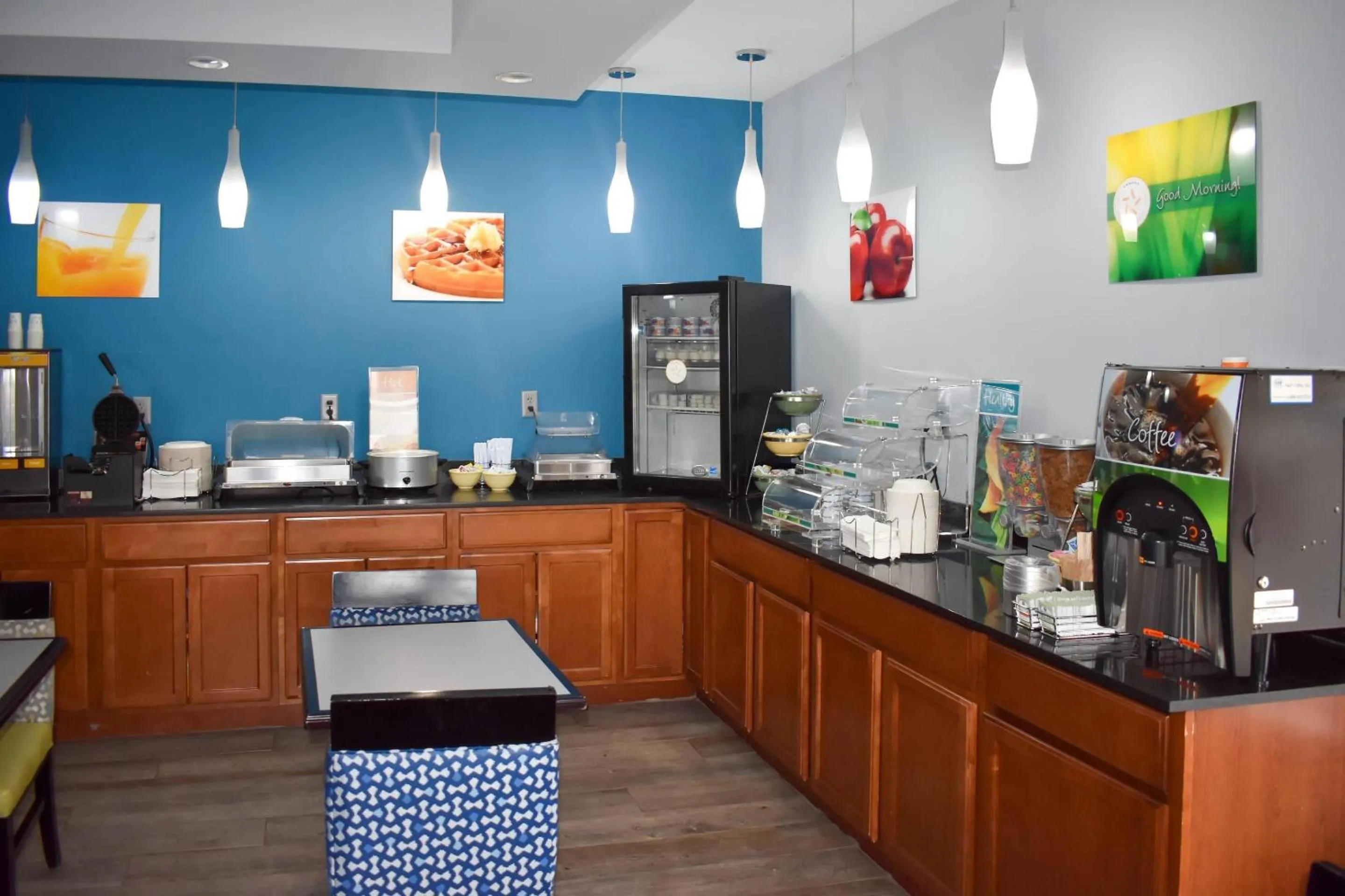 Breakfast in Quality Inn Calhoun North I-75