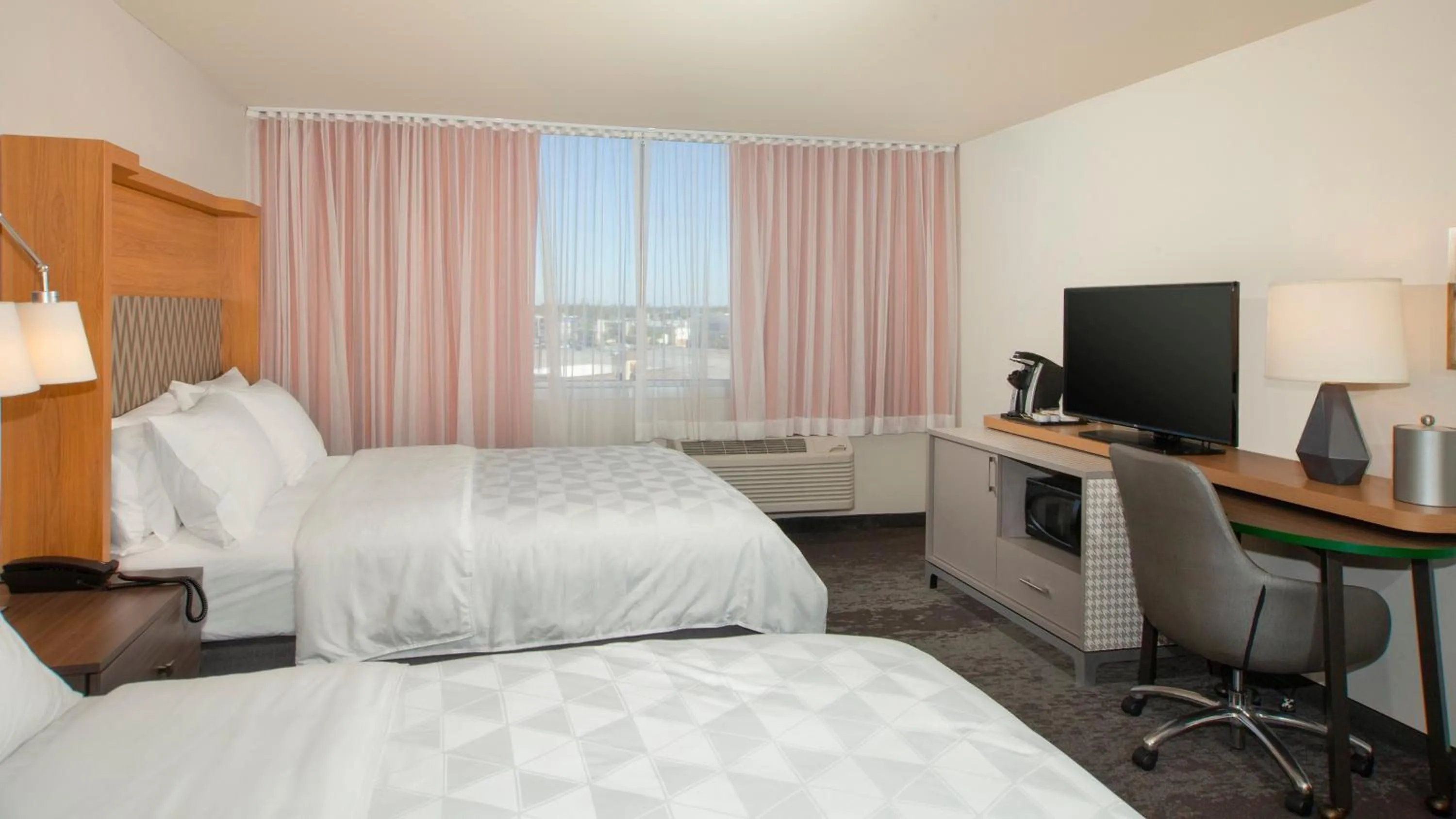 Photo of the whole room, Bed in Holiday Inn Panama City by IHG