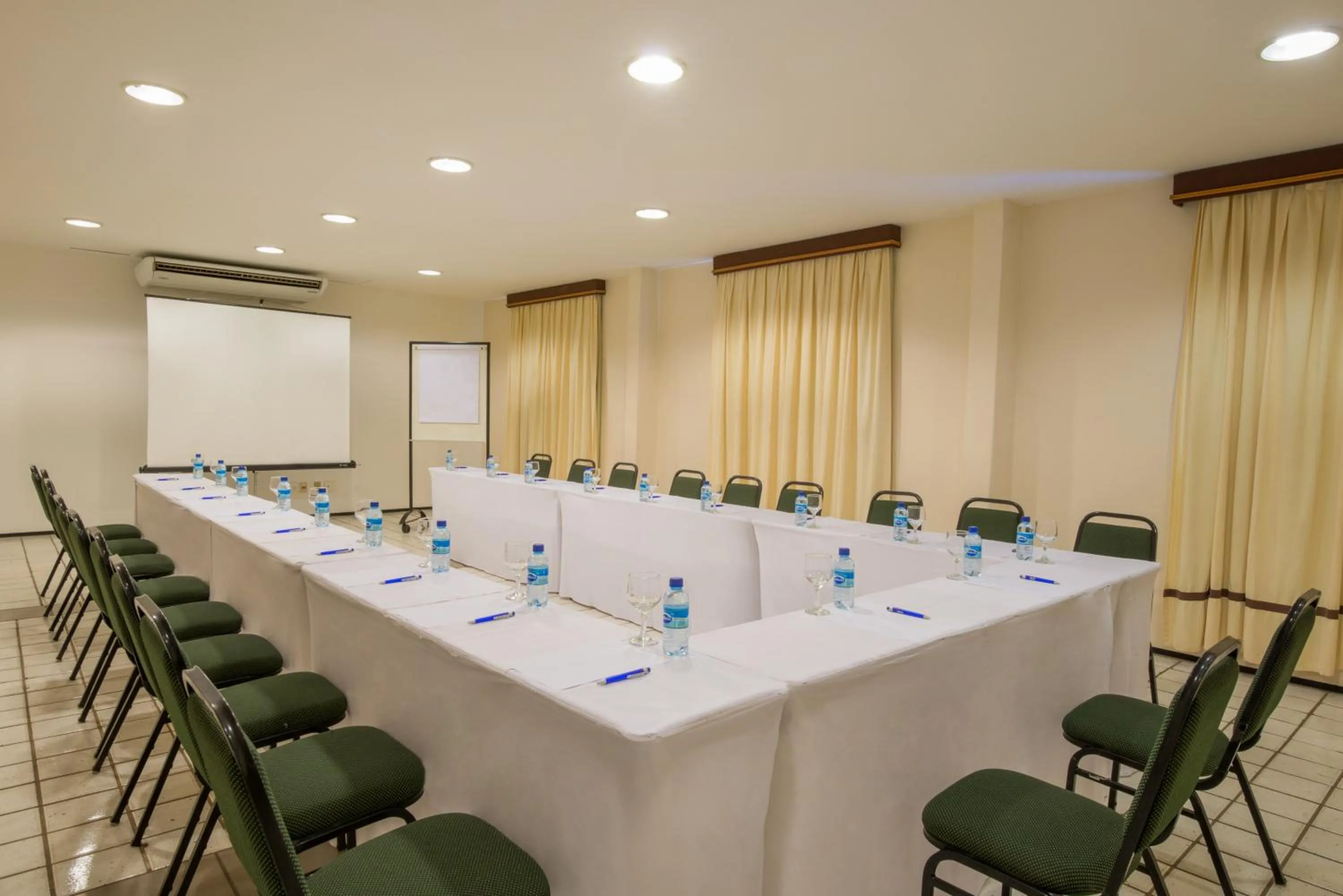 Business facilities in Brisamar Hotel & SPA São Luís