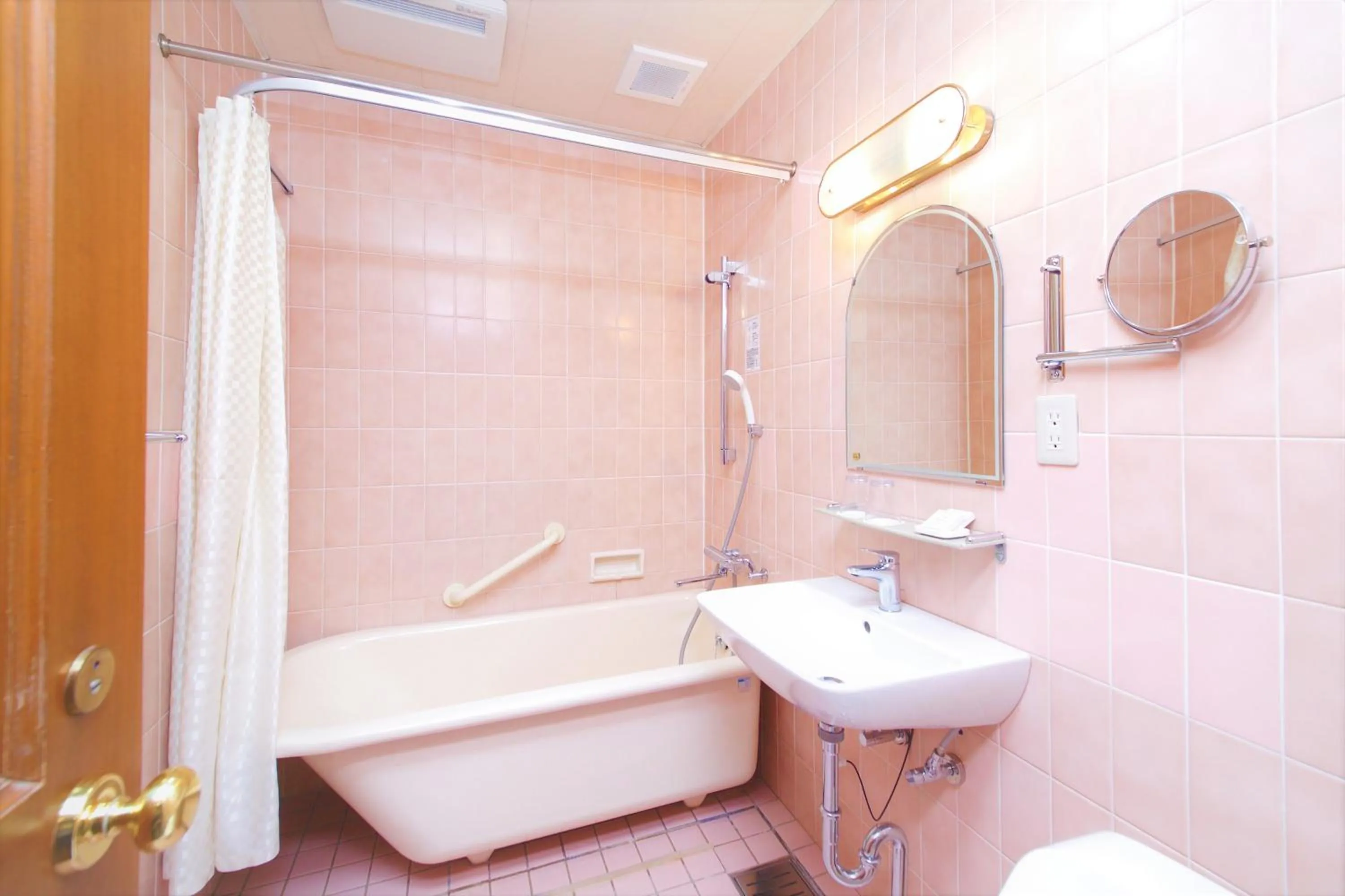 Shower in Nara Hotel