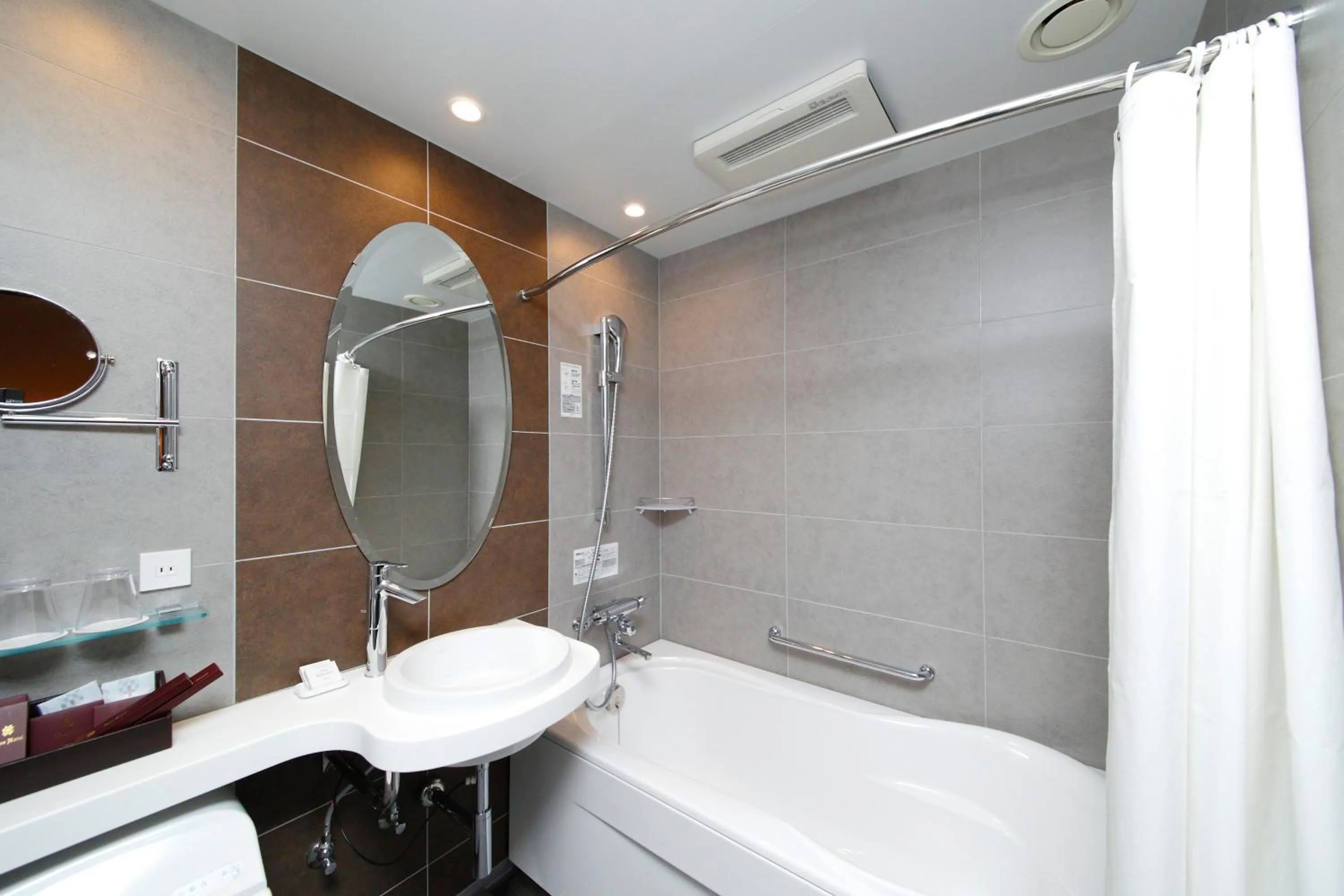 Shower in Nara Hotel