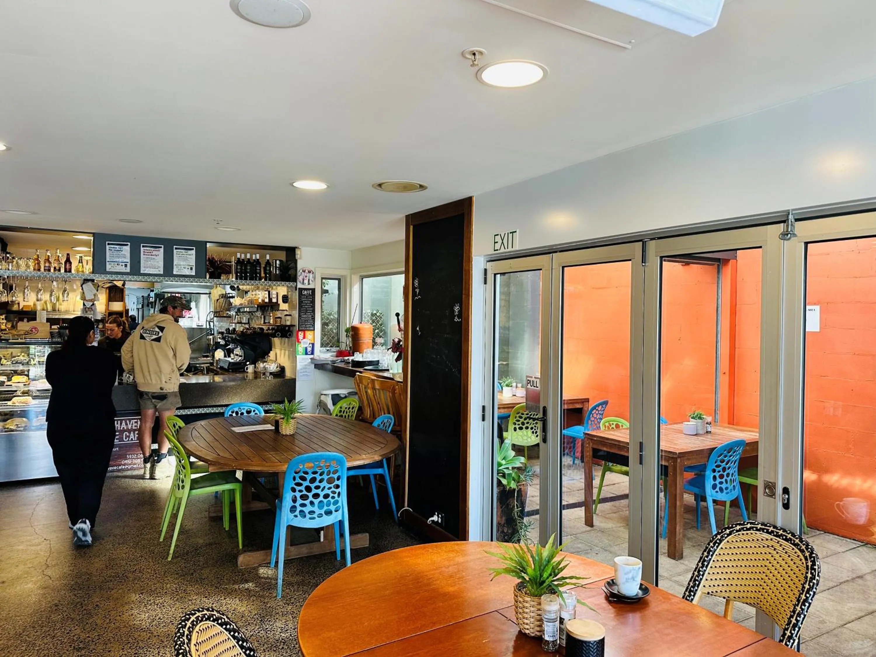 Restaurant/places to eat in The Island Accommodation