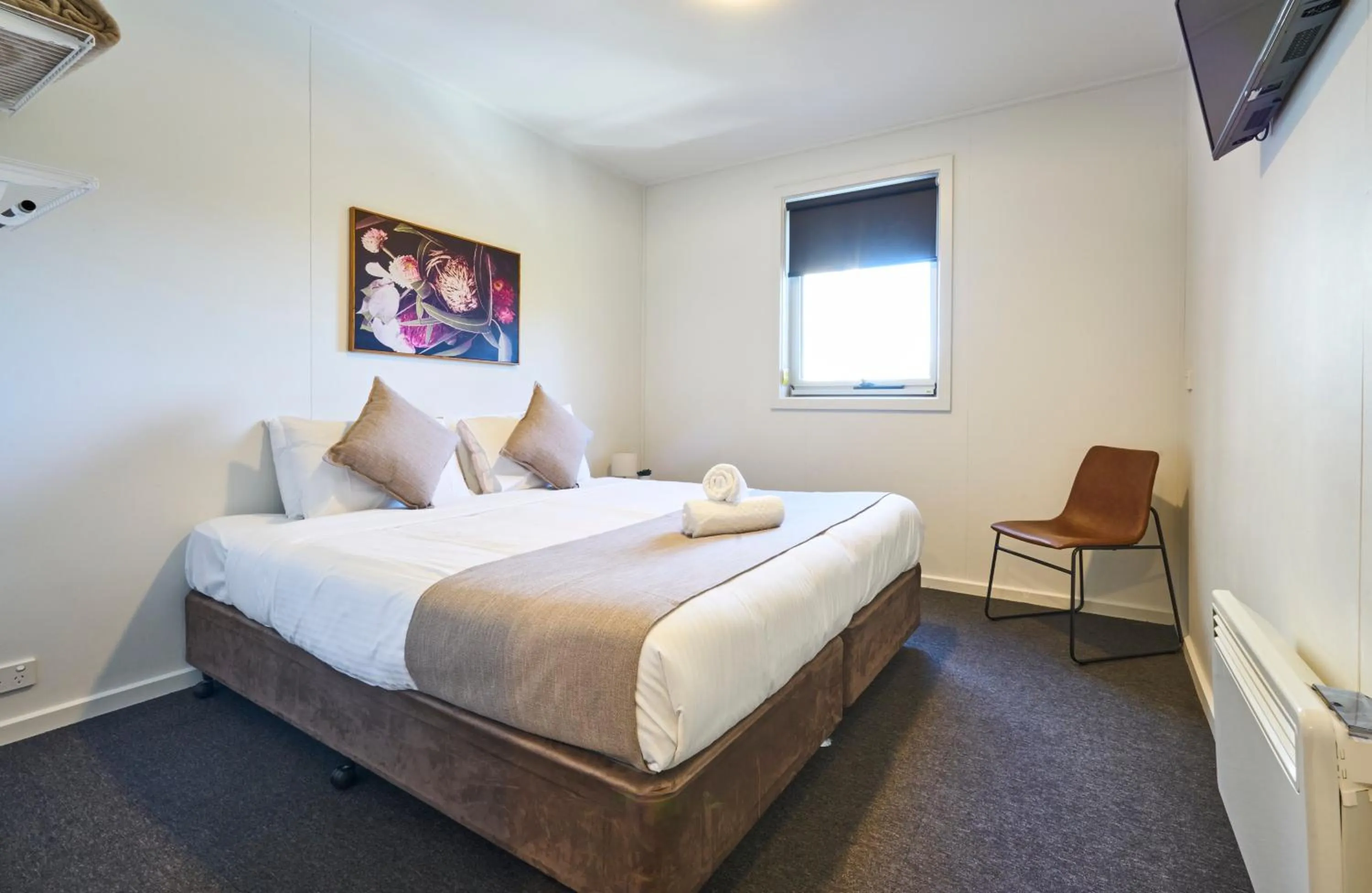 Property building, Bed in The Island Accommodation