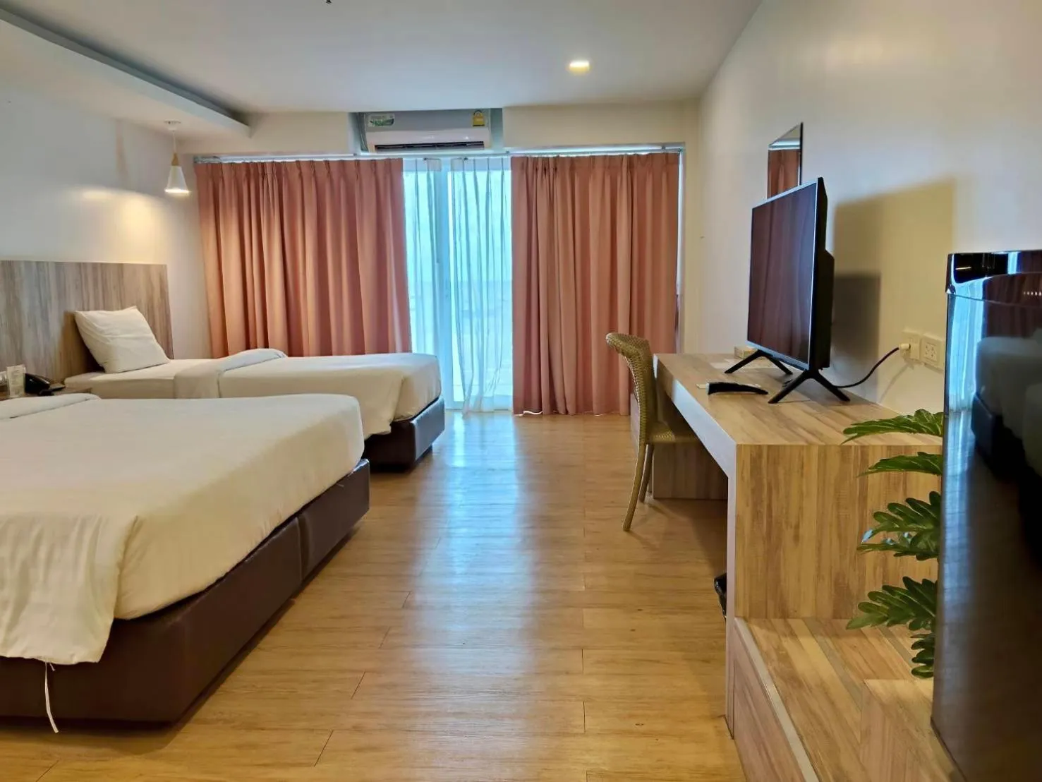 Bedroom, Bed in Royal Phala Cliff Beach Resort