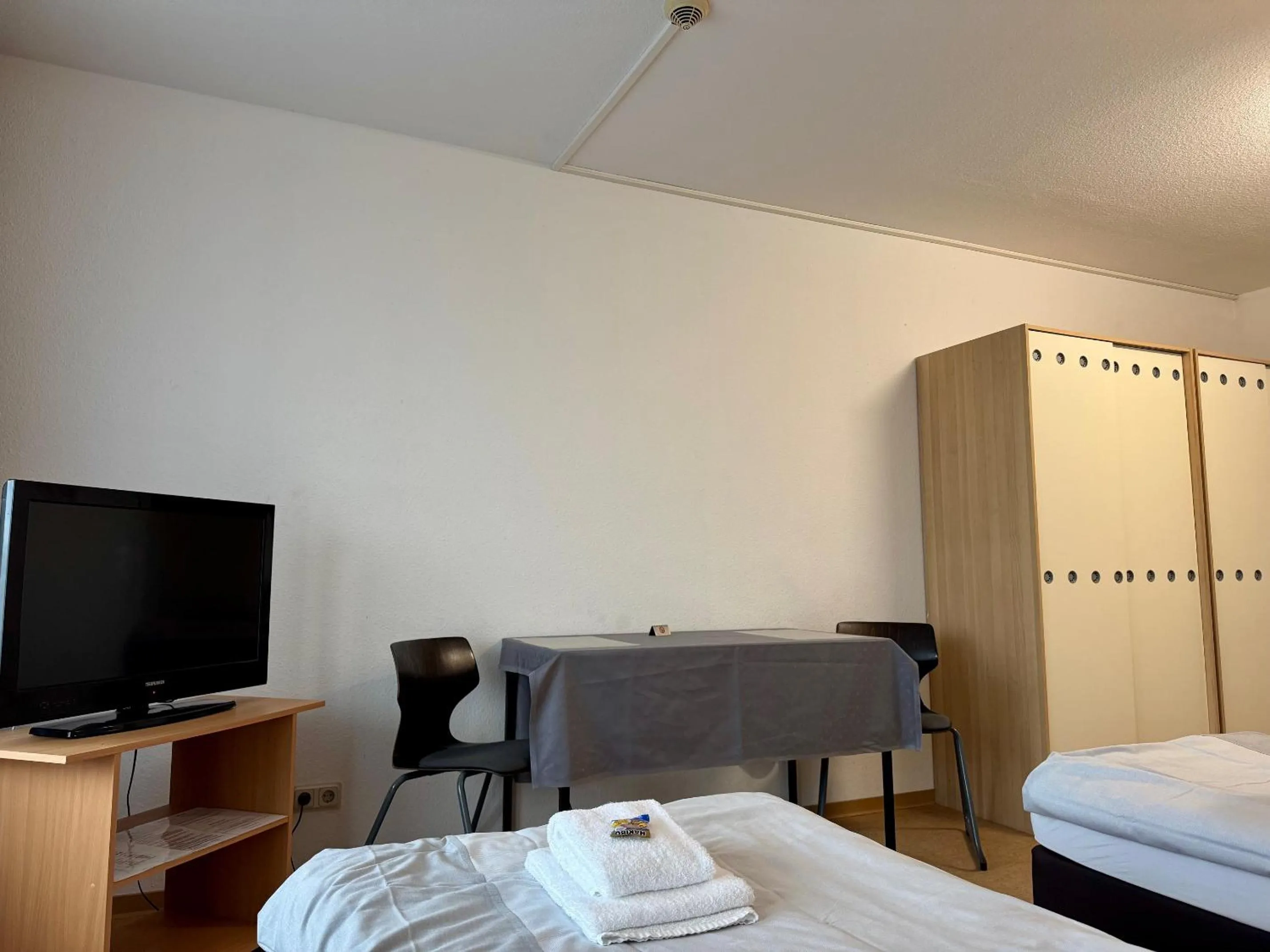 Photo of the whole room, Bed in Gästehaus Haßloch/Pfalz