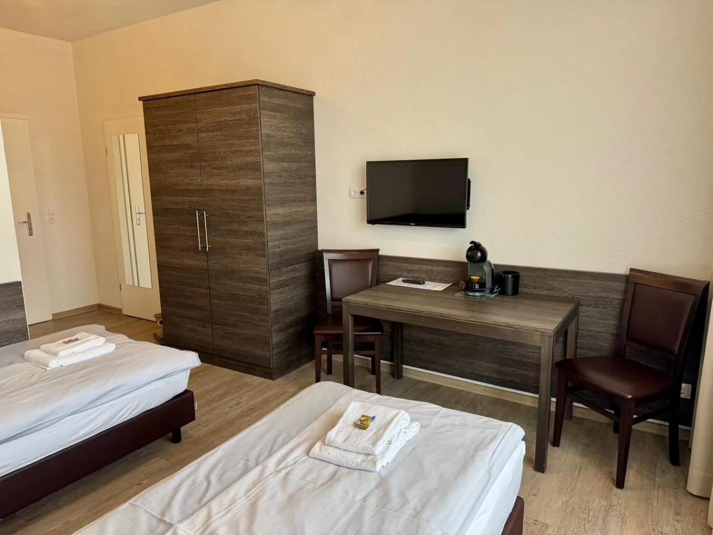 Photo of the whole room, Bed in Gästehaus Haßloch/Pfalz