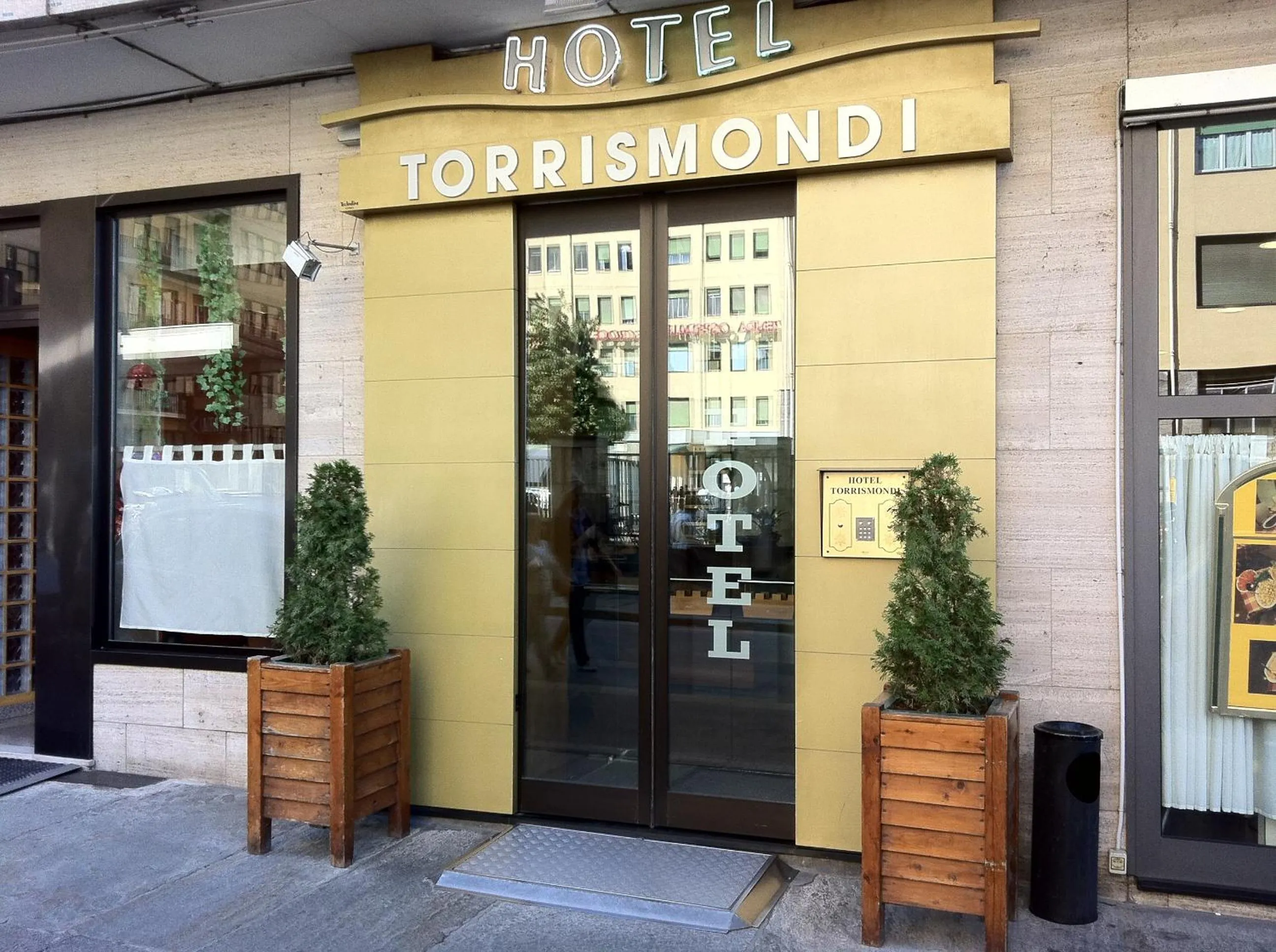Facade/entrance in Hotel Torrismondi