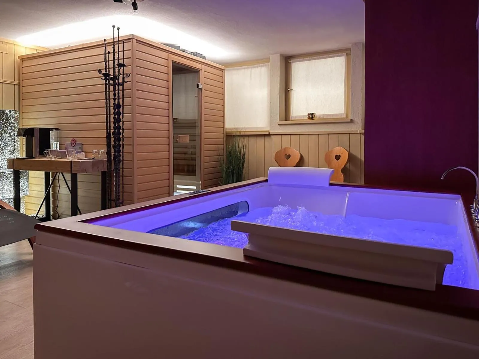 Hot Tub in Hotel Garni Edy