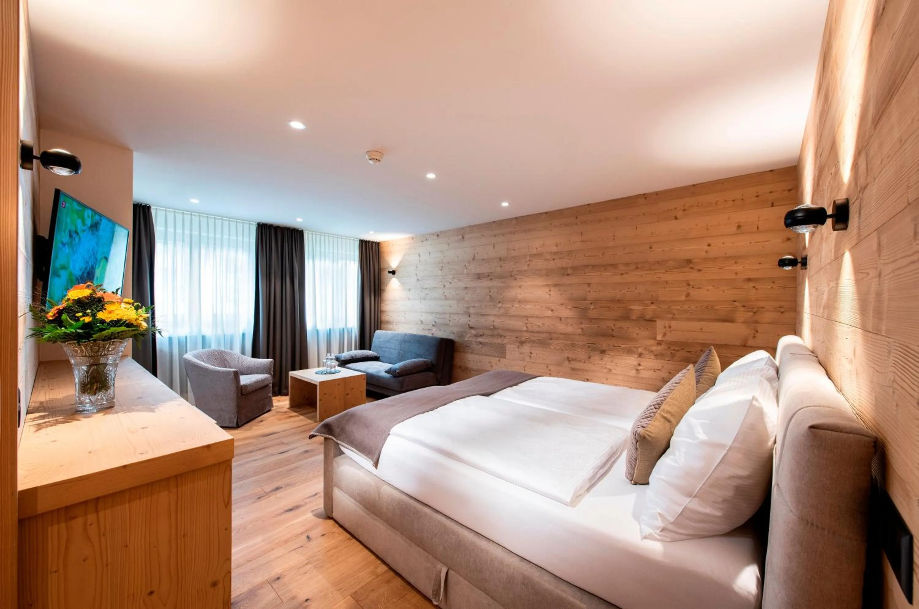 Photo of the whole room, Bed in Posthotel Valbella - Berge, Spa & Wir